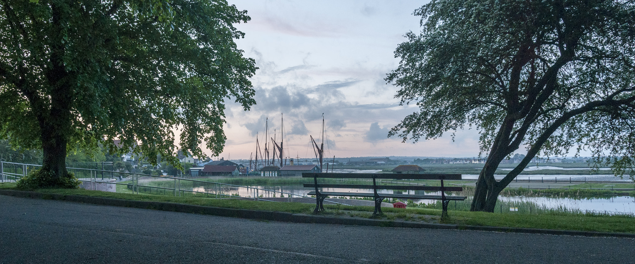 Sony Alpha DSLR-A700 sample photo. Maldon evening - hdr photography