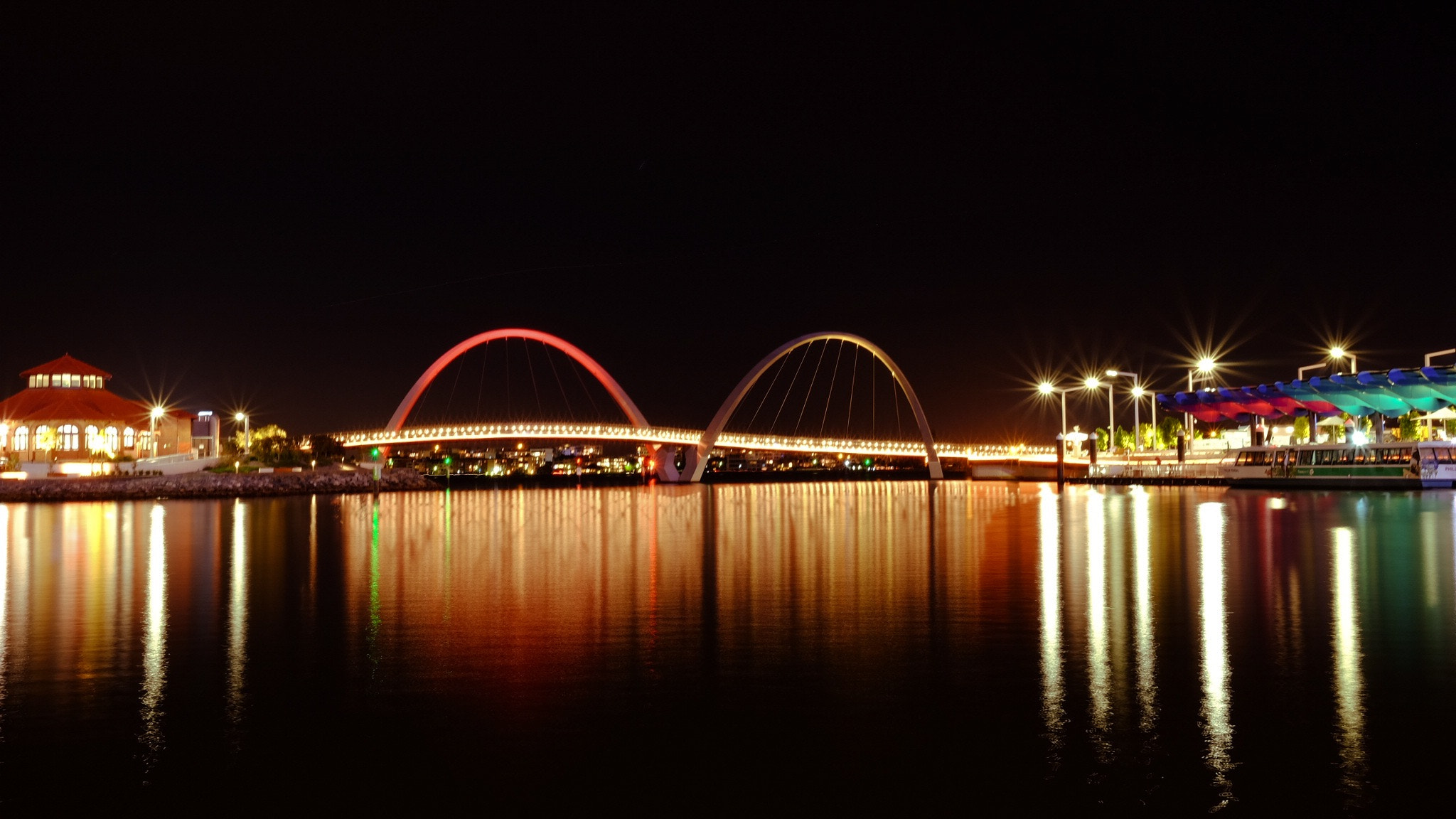 Fujifilm X-E2S + Fujifilm XF 23mm F1.4 R sample photo. Elizabeth quay bridge photography