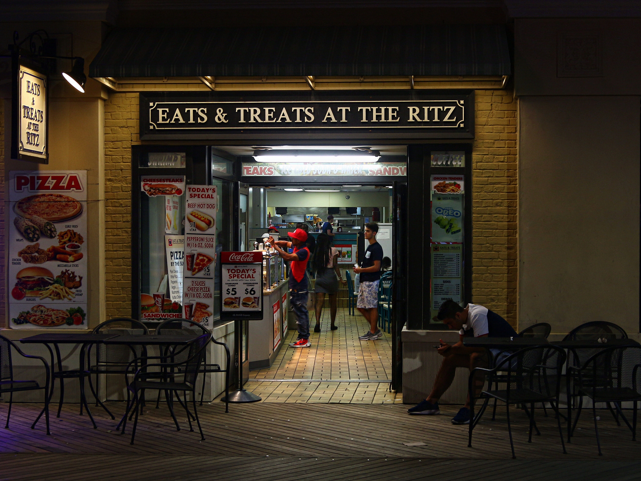 Canon EOS 650D (EOS Rebel T4i / EOS Kiss X6i) sample photo. Night at the ritz photography