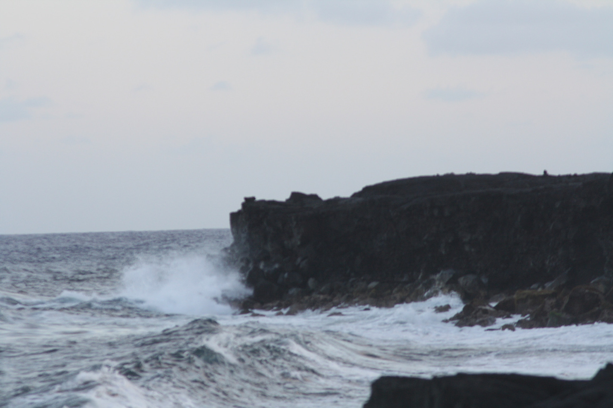 Canon EF 75-300mm F4.0-5.6 IS USM sample photo. Black sand beach in hilo, hawaii photography