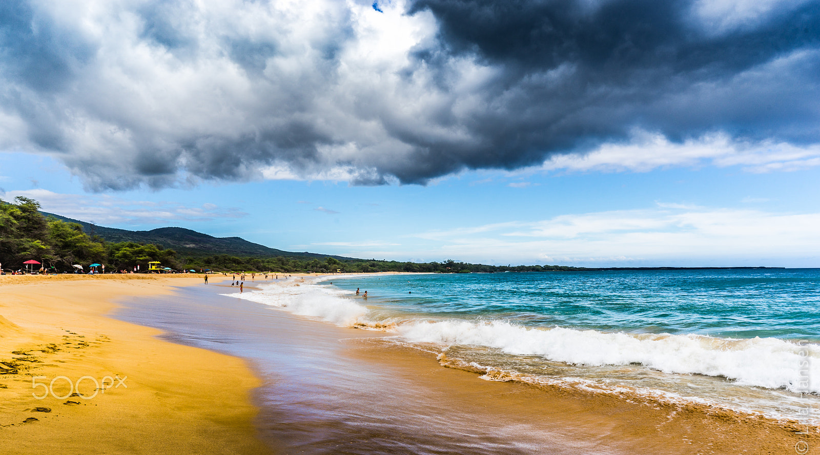 Sony a7 + ZEISS Batis 25mm F2 sample photo. Big beach, maui photography