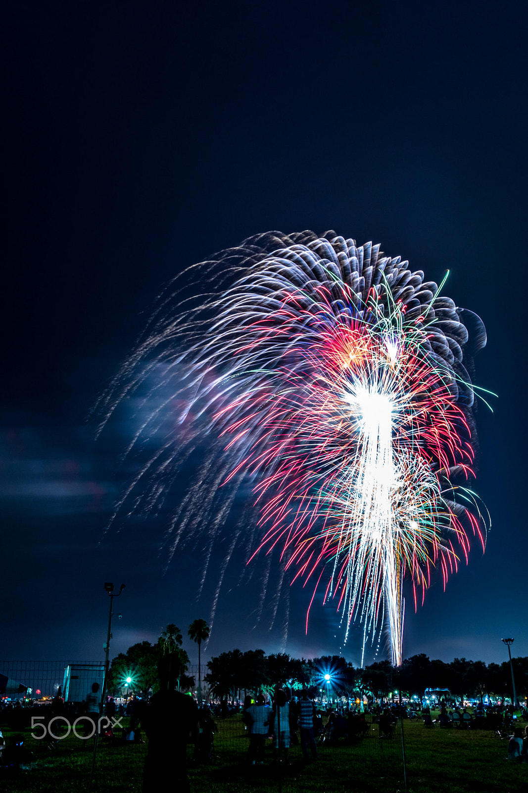 Sony DT 18-55mm F3.5-5.6 SAM II sample photo. 4th of july st petersburg photography