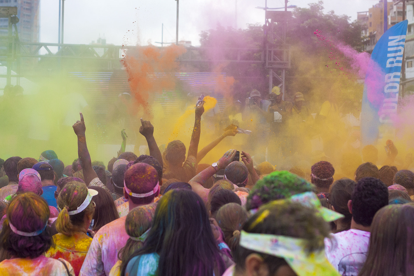 Canon EOS 1000D (EOS Digital Rebel XS / EOS Kiss F) + Canon EF 50mm F1.8 II sample photo. The colorrun (salvador, brazil) photography