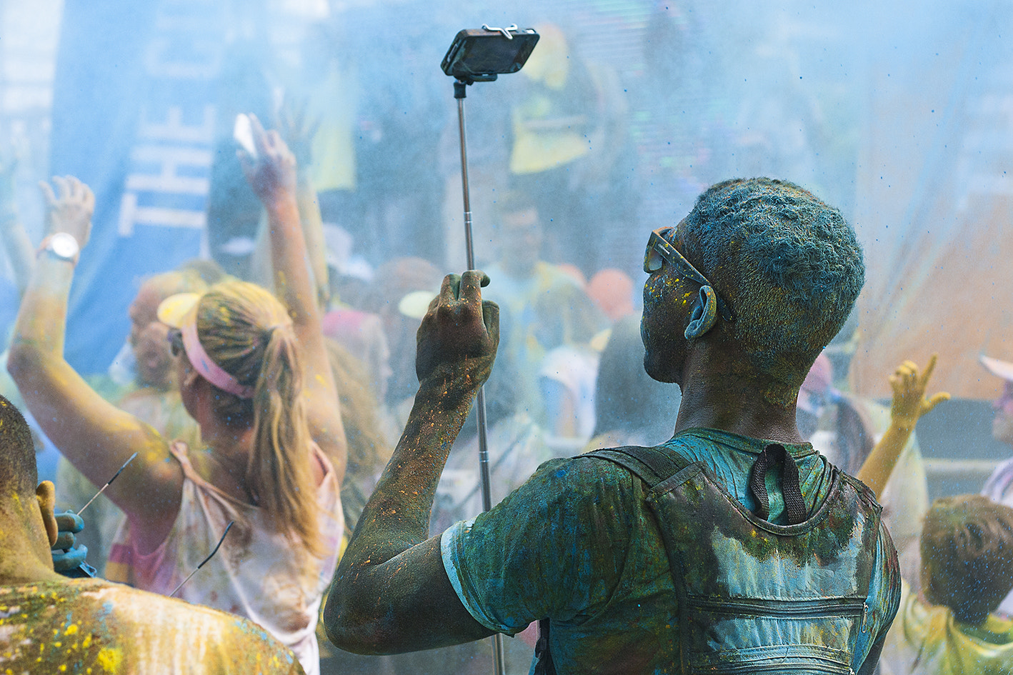 Canon EOS 1000D (EOS Digital Rebel XS / EOS Kiss F) + Canon EF 50mm F1.8 II sample photo. The colorrun (salvador, brazil) photography