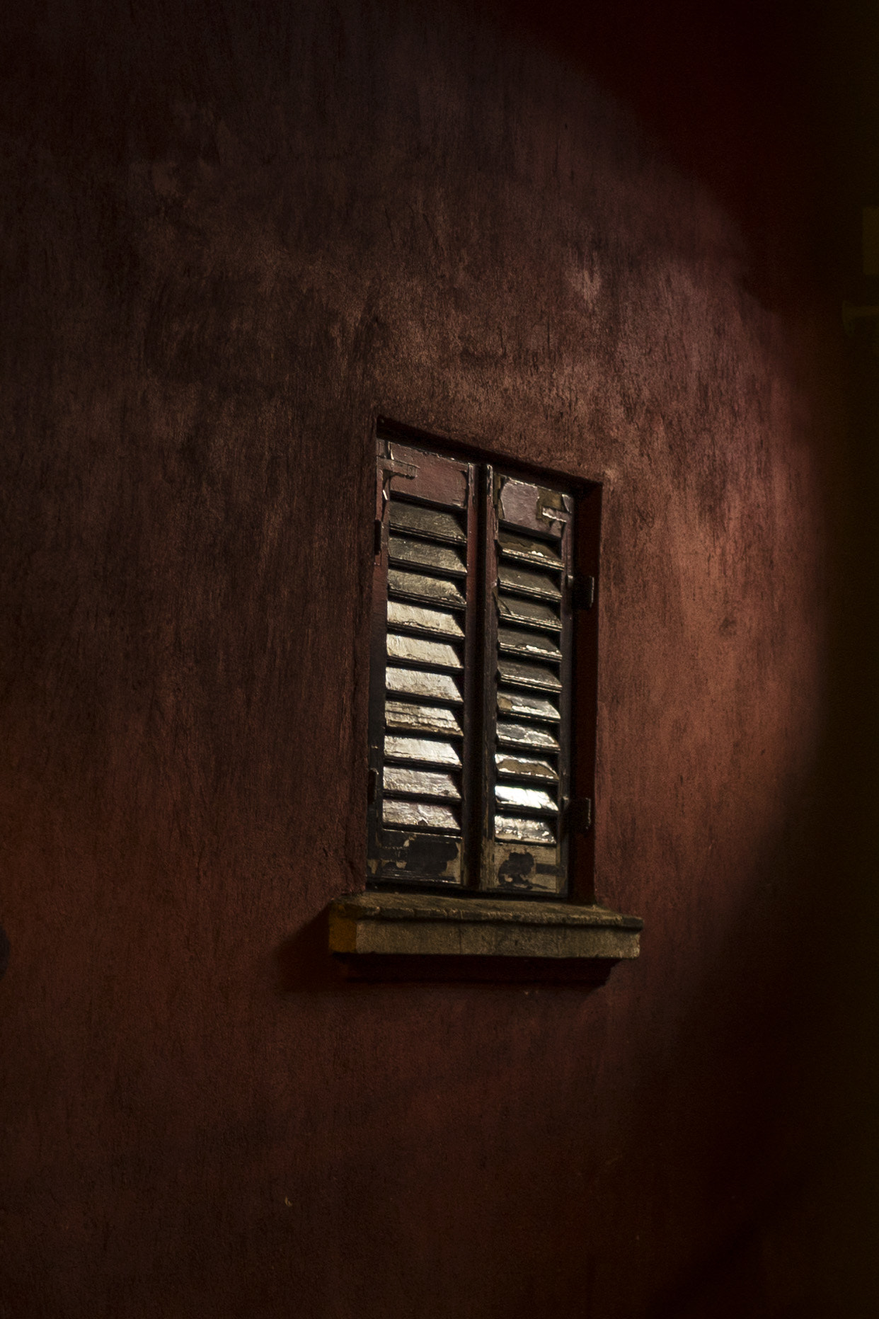 Sony a7S + Sony Distagon T* FE 35mm F1.4 ZA sample photo. The red house photography