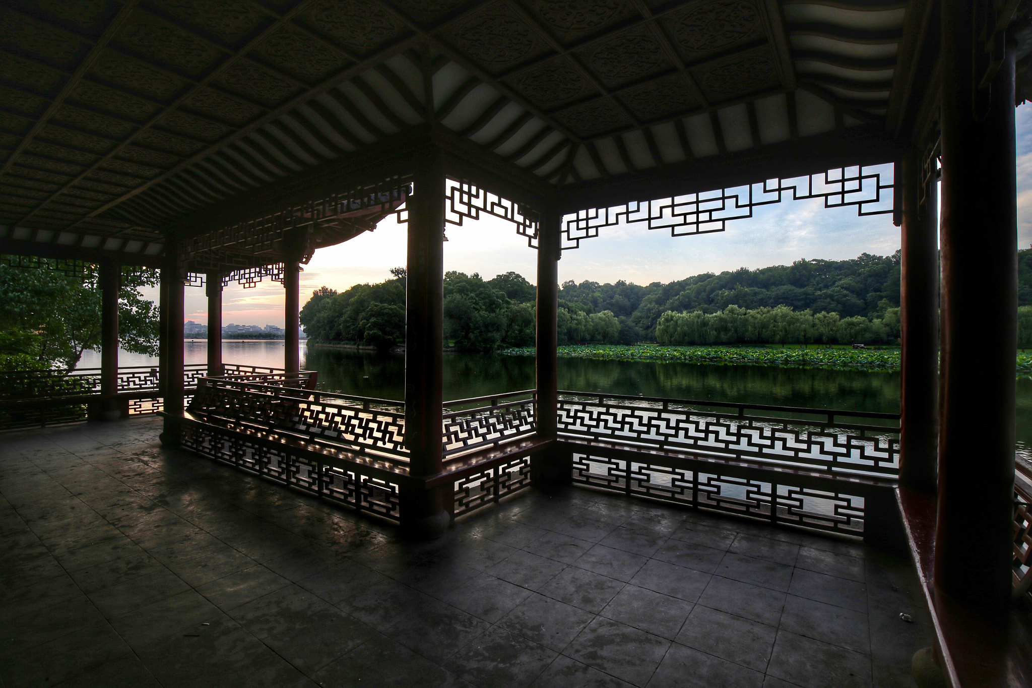 Canon EF 16-35mm F4L IS USM sample photo. 晀望孤山 photography