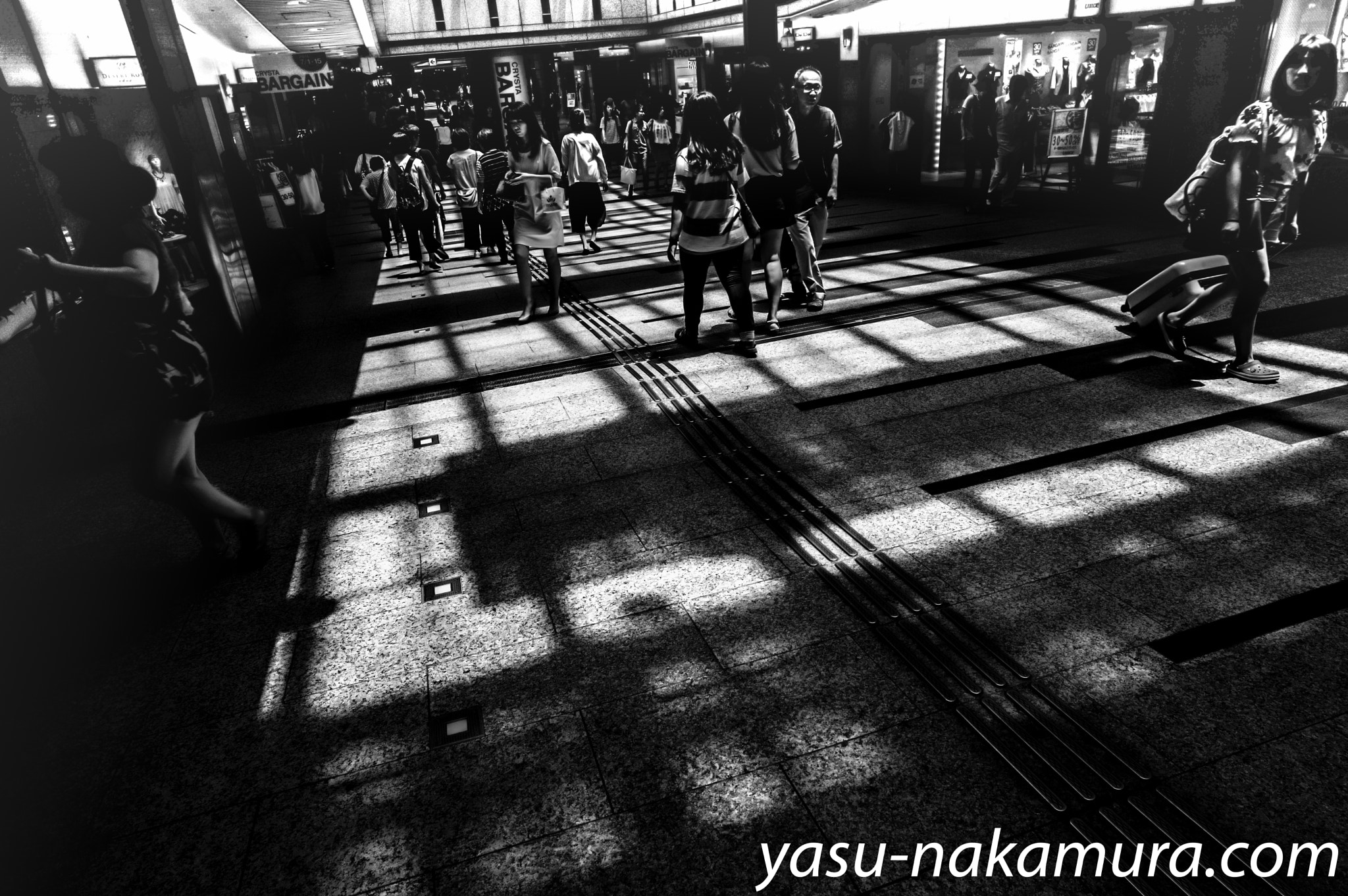 Leica Super-Elmar-M 21mm F3.4 ASPH sample photo. Underground shopping center photography