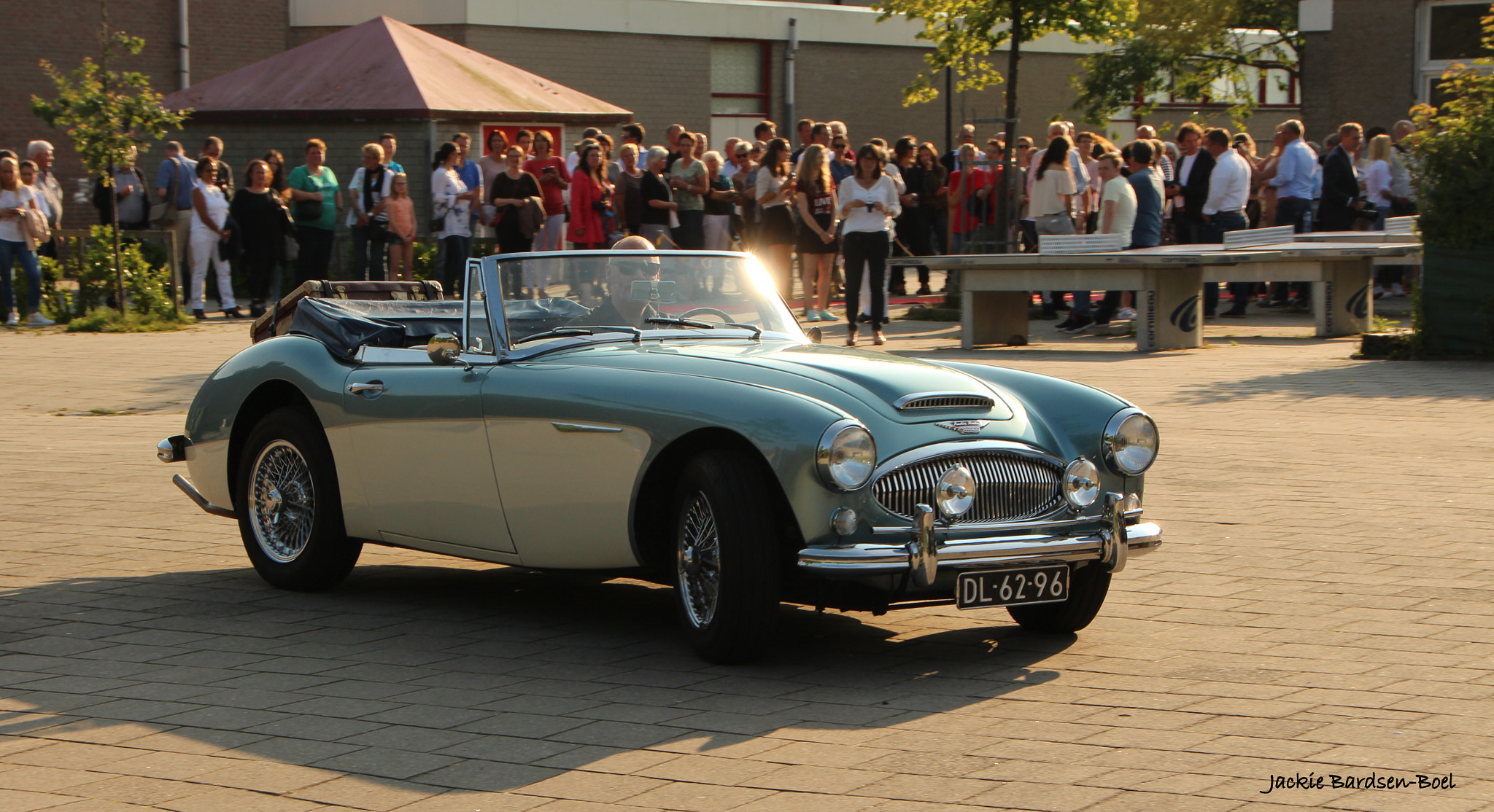 Canon EOS 650D (EOS Rebel T4i / EOS Kiss X6i) sample photo. Healey with an audience photography