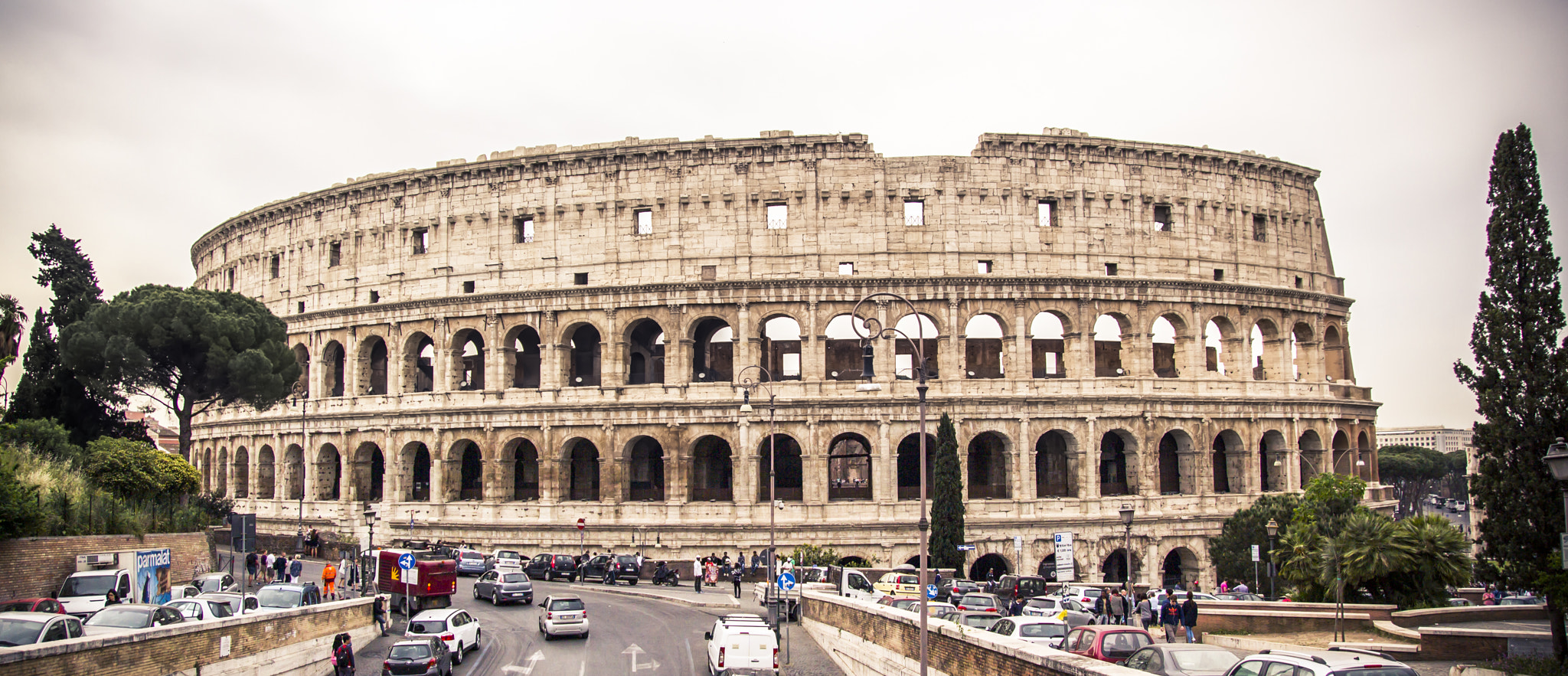 Tamron SP AF 17-50mm F2.8 XR Di II LD Aspherical (IF) sample photo. Coliseo en la calle photography