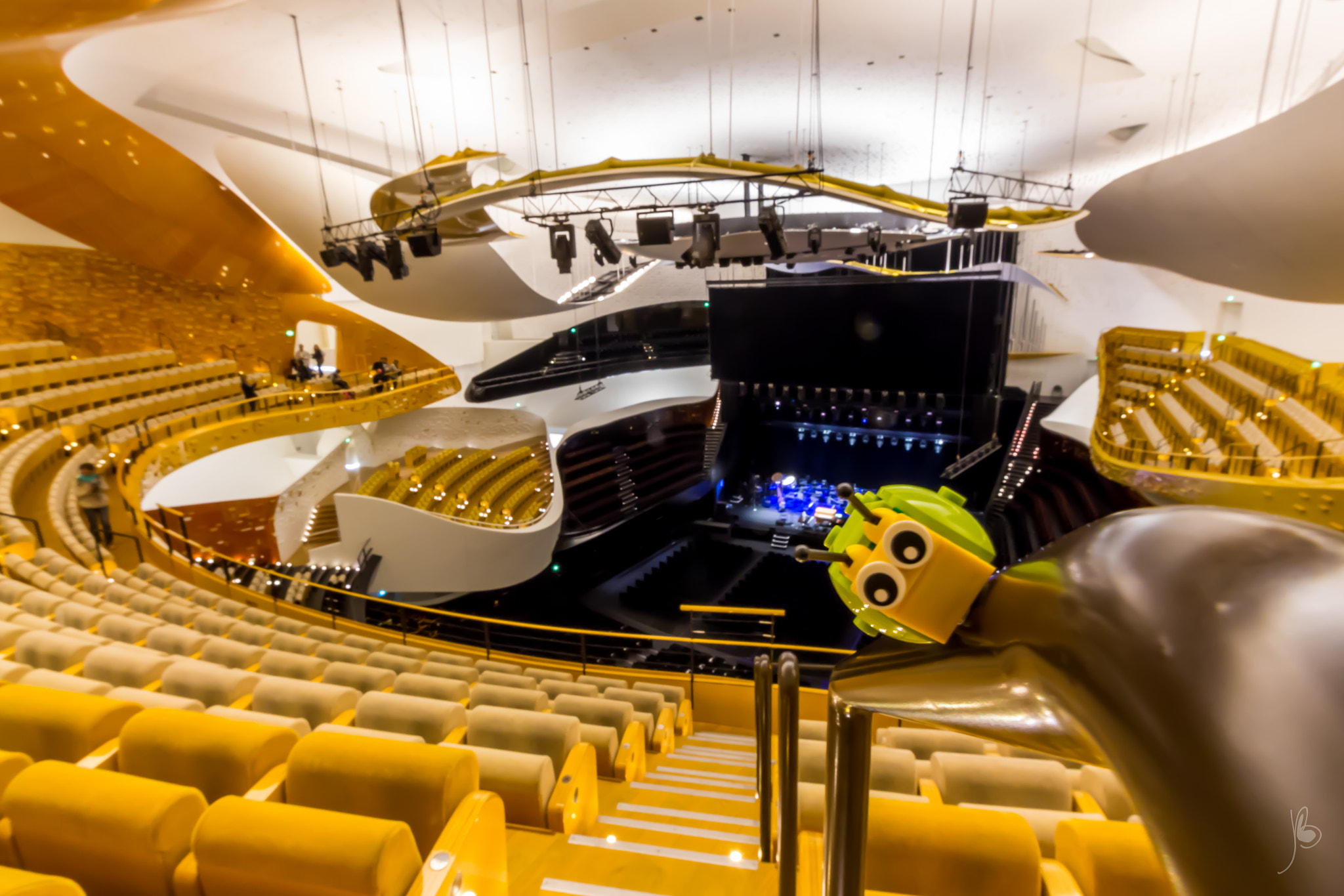 Canon EF-S 10-18mm F4.5–5.6 IS STM sample photo. A snail's life (5) - philharmonie de paris "from the inside" photography