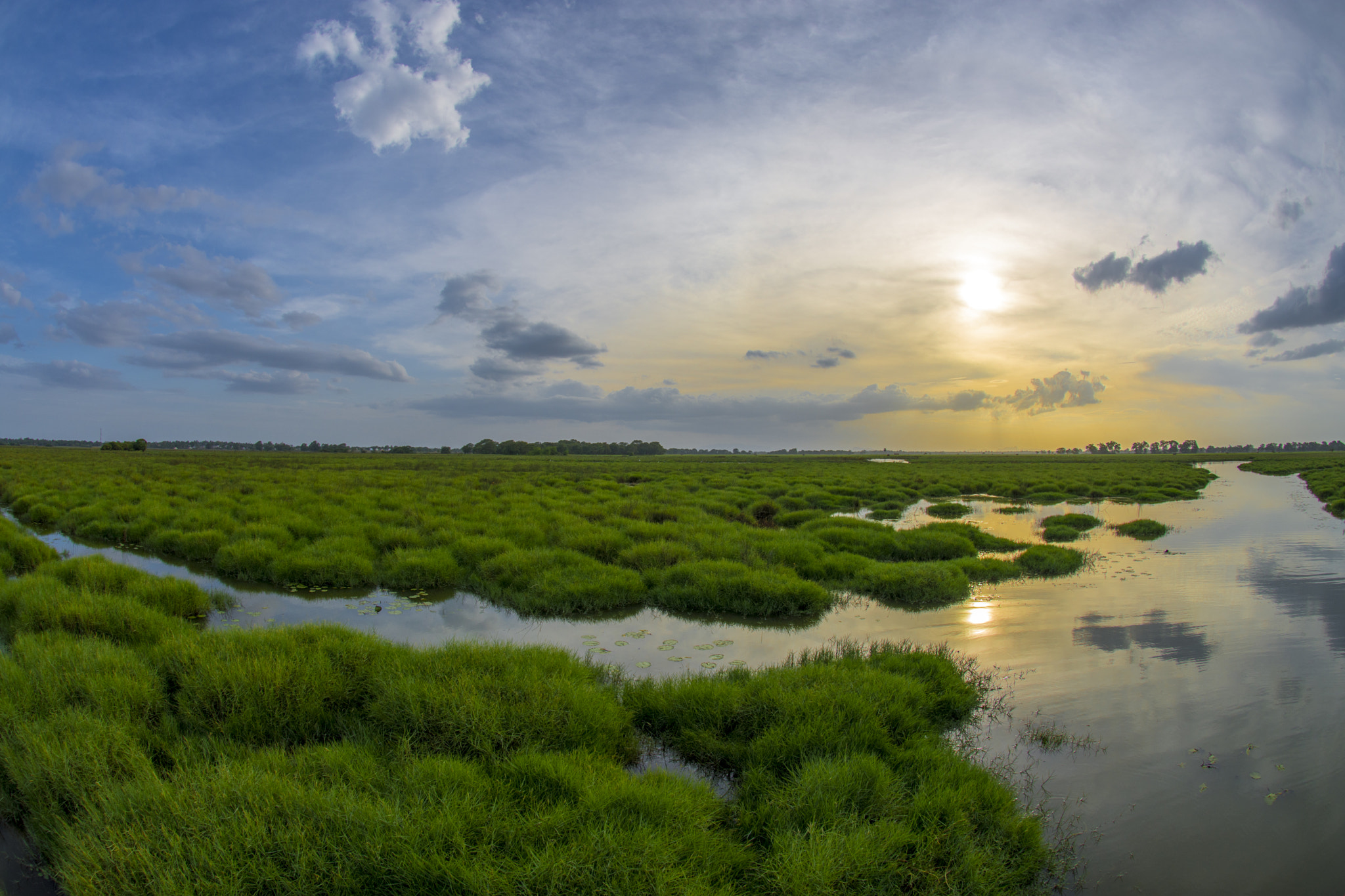Nikon AF DX Fisheye-Nikkor 10.5mm F2.8G ED sample photo. Lagoon sunset photography