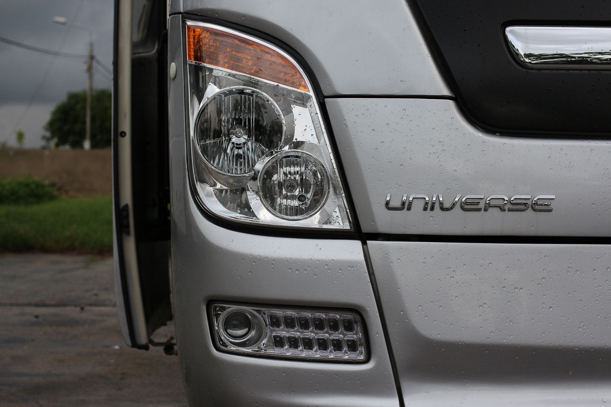 Canon EF 35mm F2 IS USM sample photo. Hyundai universe photography