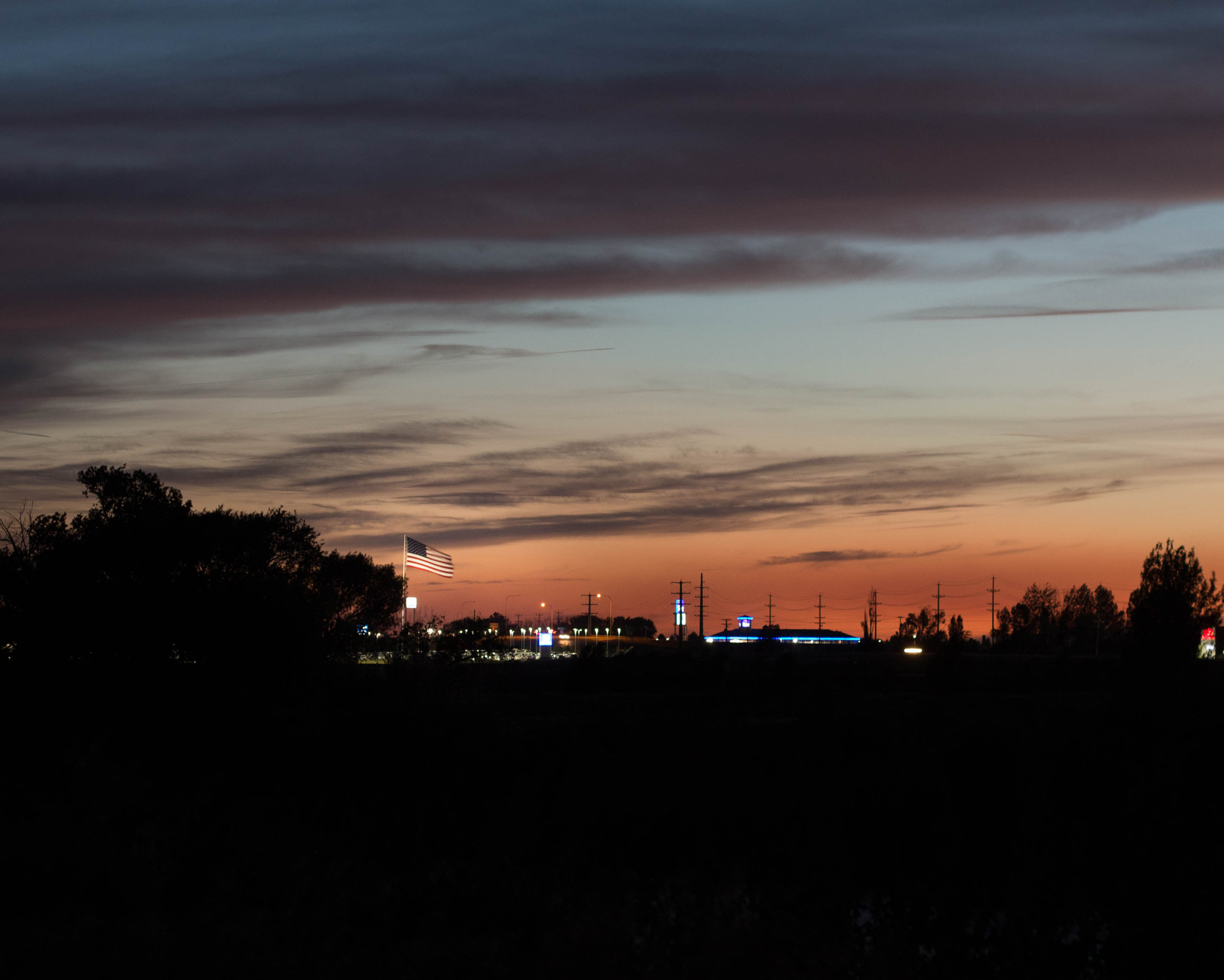 Canon EOS 650D (EOS Rebel T4i / EOS Kiss X6i) + Canon EF 50mm F1.8 II sample photo. Flag during sunset photography