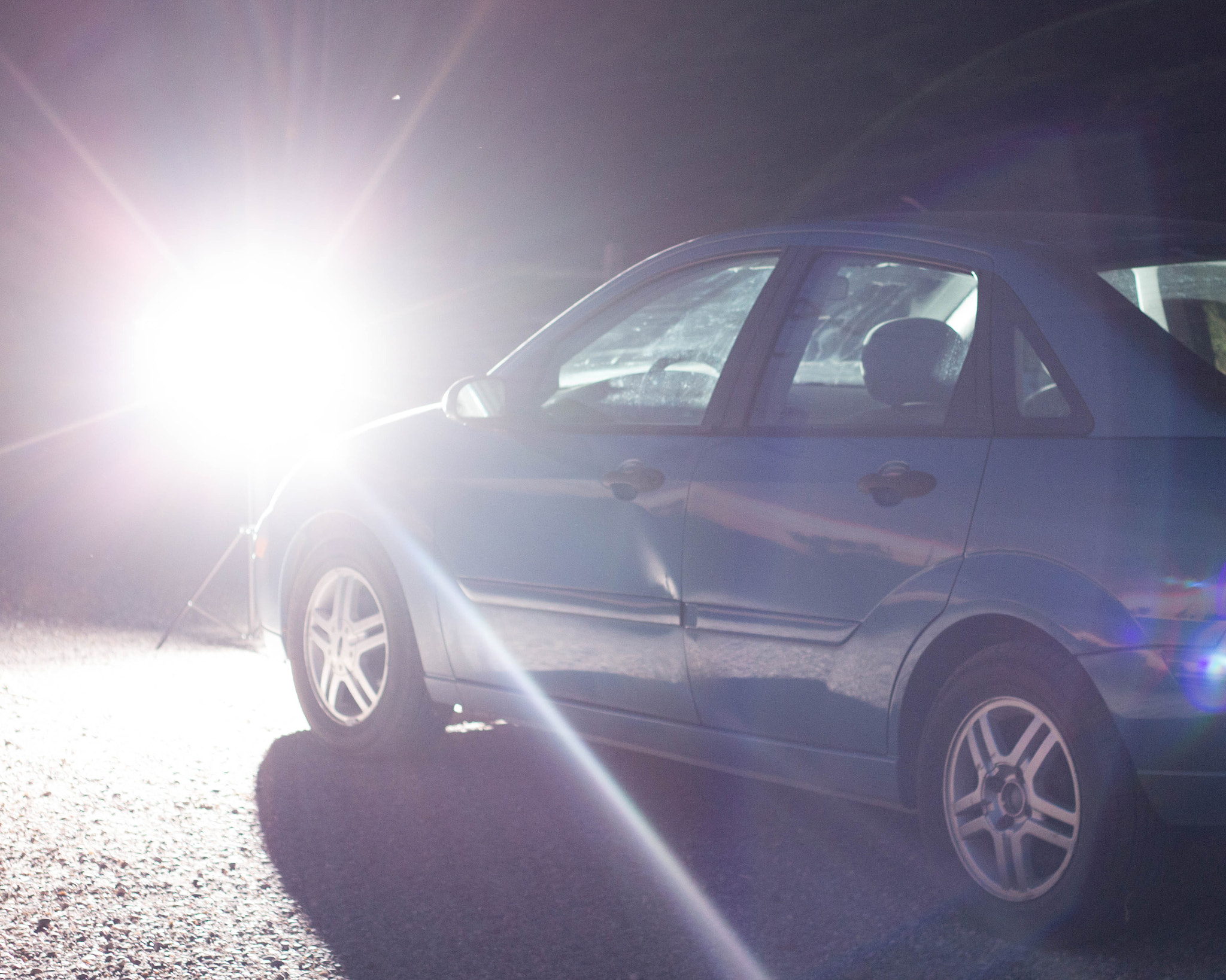 Canon EOS 650D (EOS Rebel T4i / EOS Kiss X6i) + Canon EF 50mm F1.8 II sample photo. Car at night photography