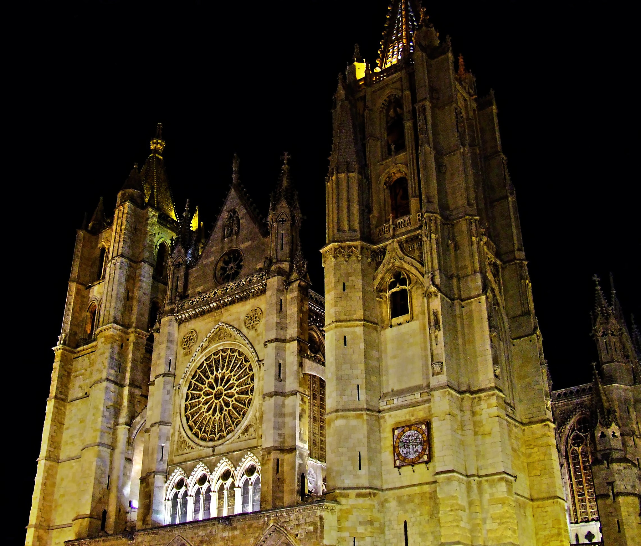 Fujifilm FinePix S5200 sample photo. Santa maría de león cathedral.jpg photography