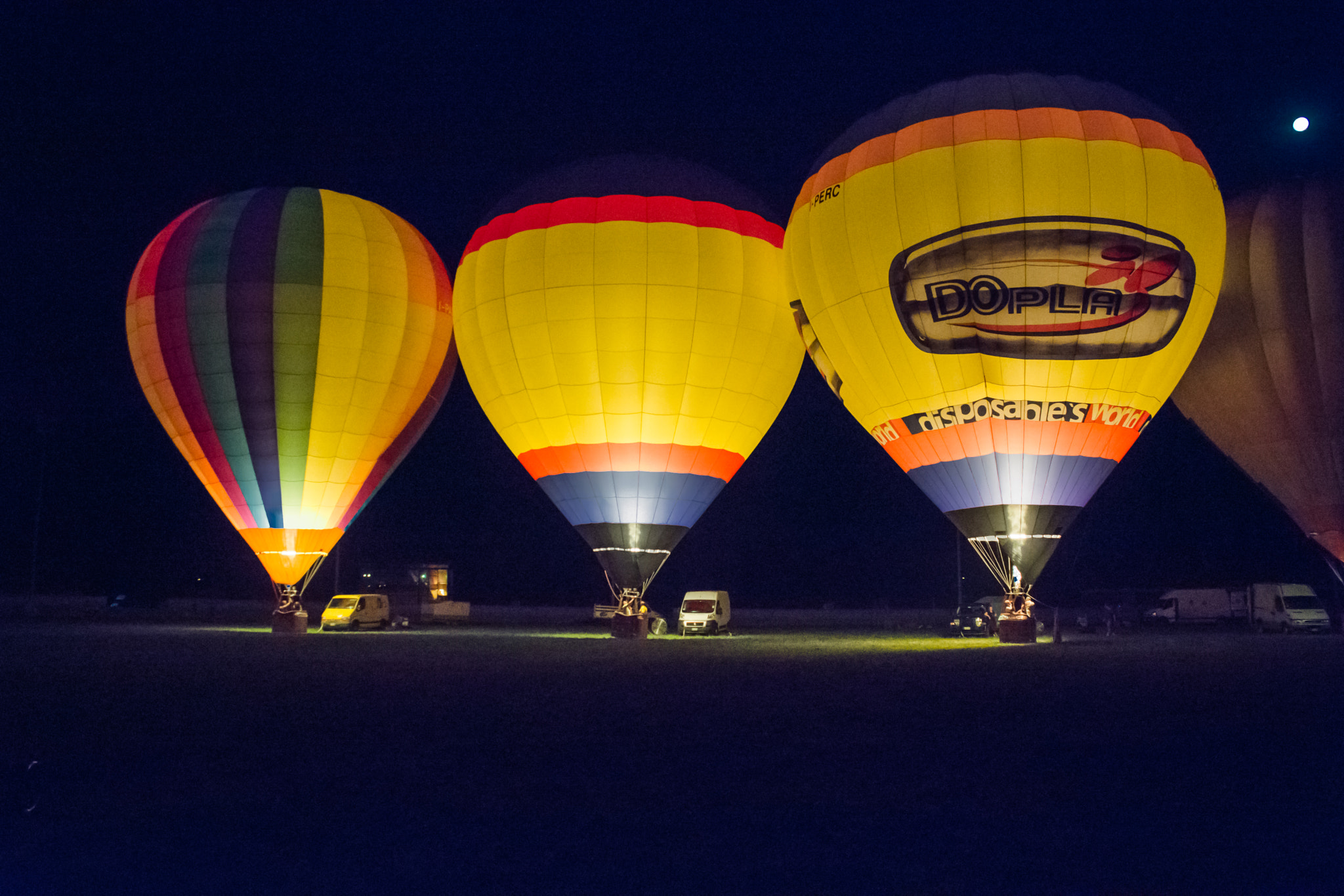 Nikon D7200 + Nikon AF-S DX Nikkor 18-135mm F3.5-5.6G ED-IF sample photo. Hot air balloons in the night photography