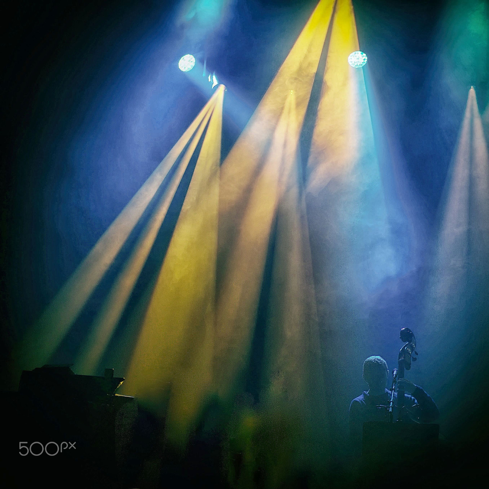 Sony Vario Tessar T* FE 24-70mm F4 ZA OSS sample photo. Blues in blue and yellow photography