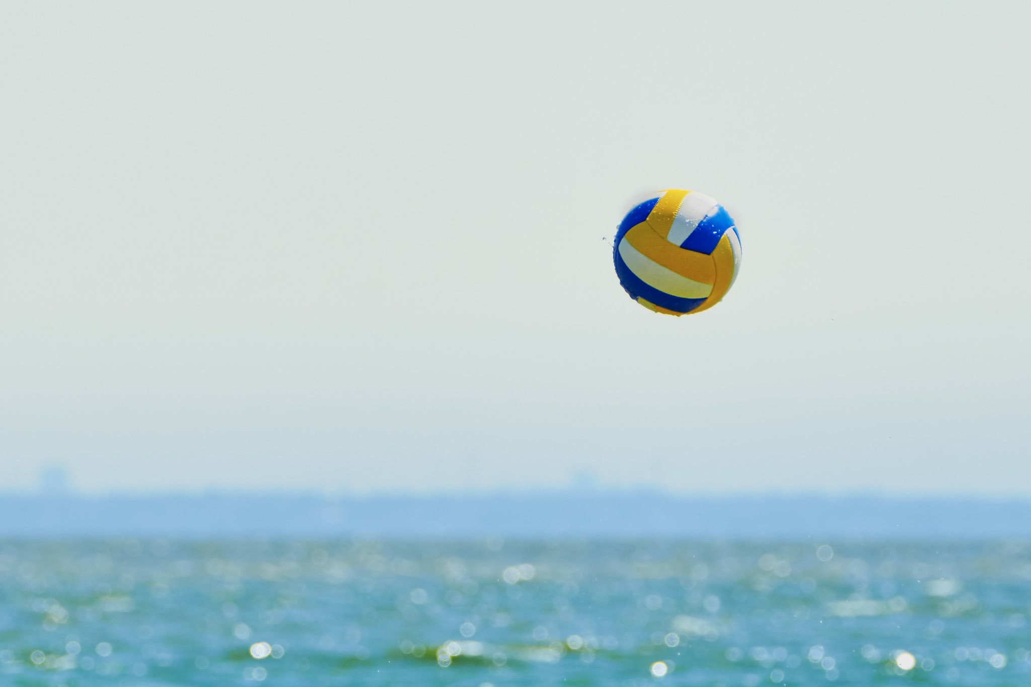 Sony ILCA-77M2 + Sony 70-400mm F4-5.6 G SSM II sample photo. Beach volleyball photography