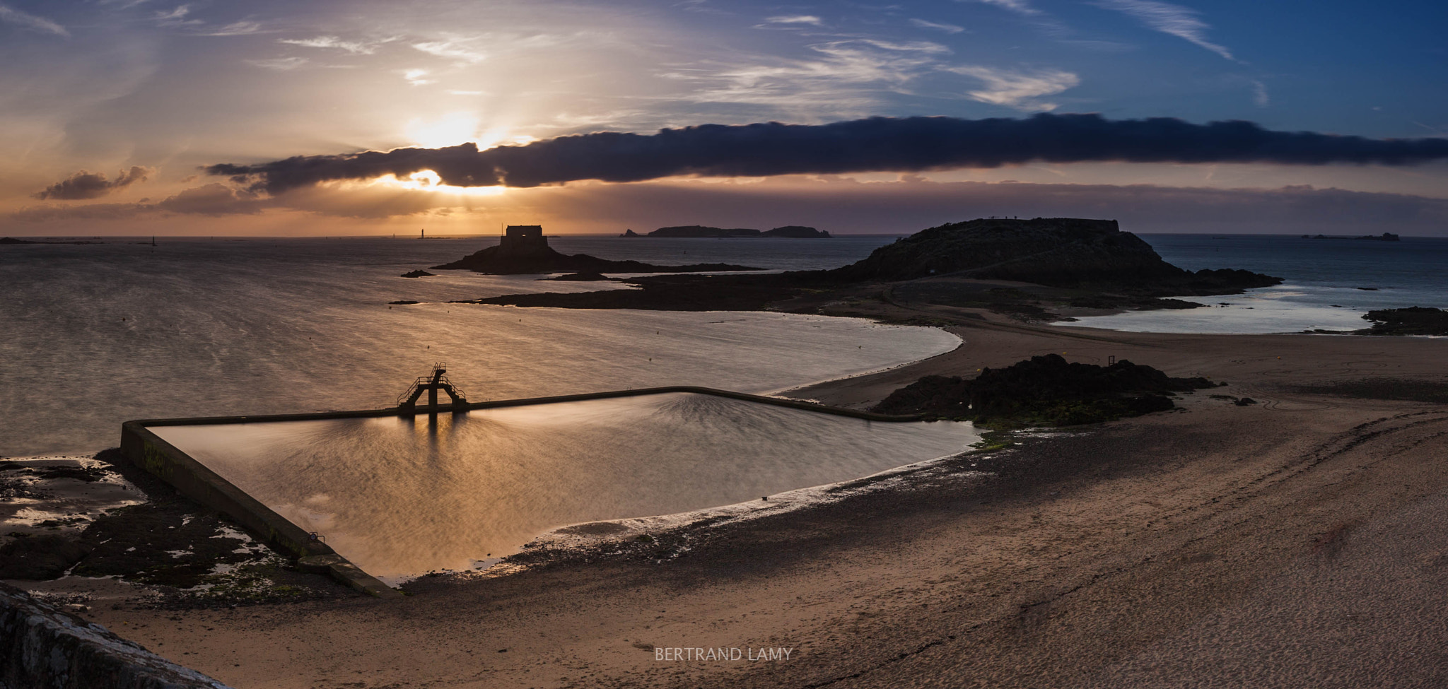 Canon EF-S 24mm F2.8 STM sample photo. La piscine de st-malo photography