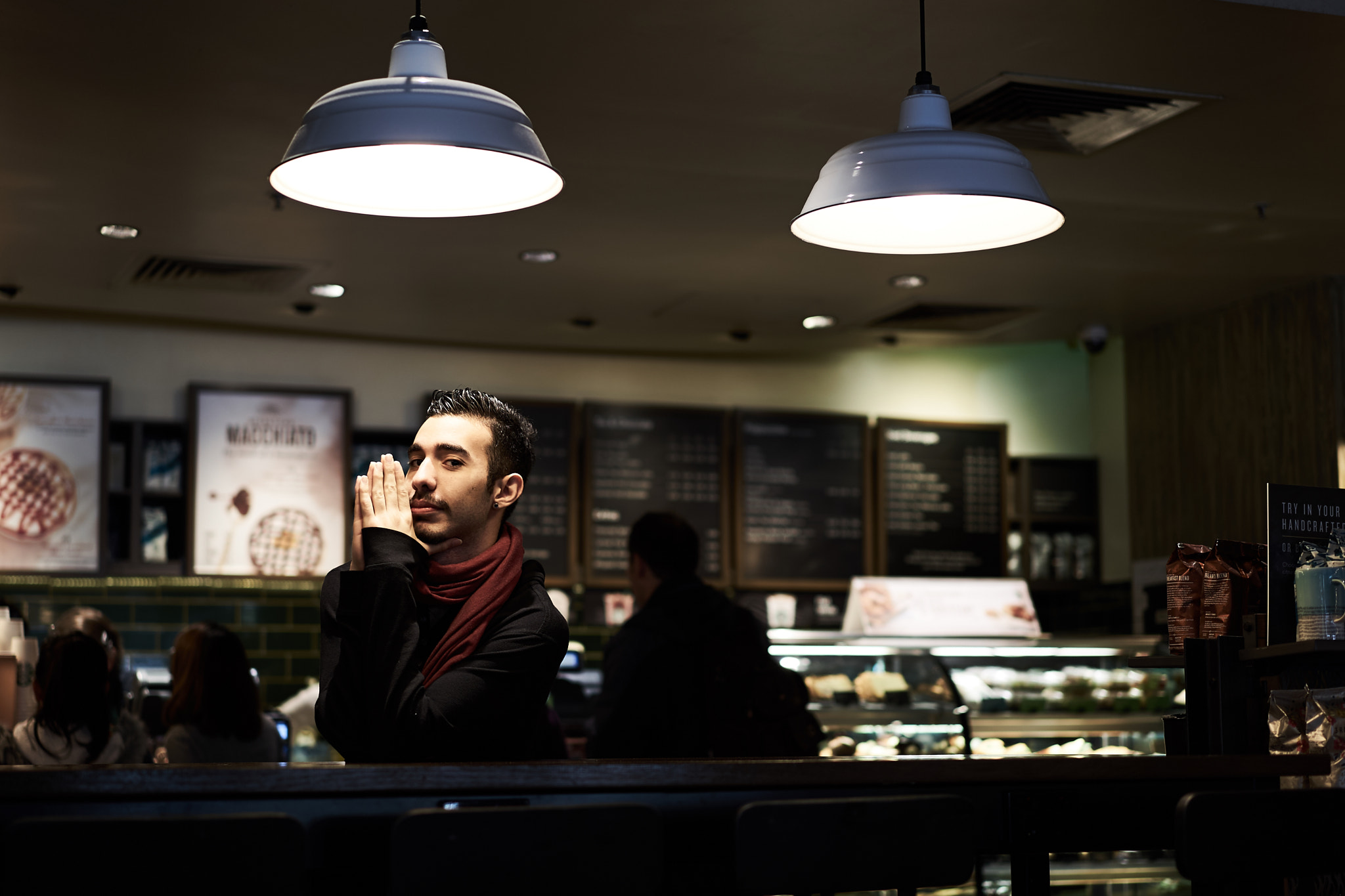 Sony a7S II + Sony Sonnar T* FE 55mm F1.8 ZA sample photo. Under the light photography