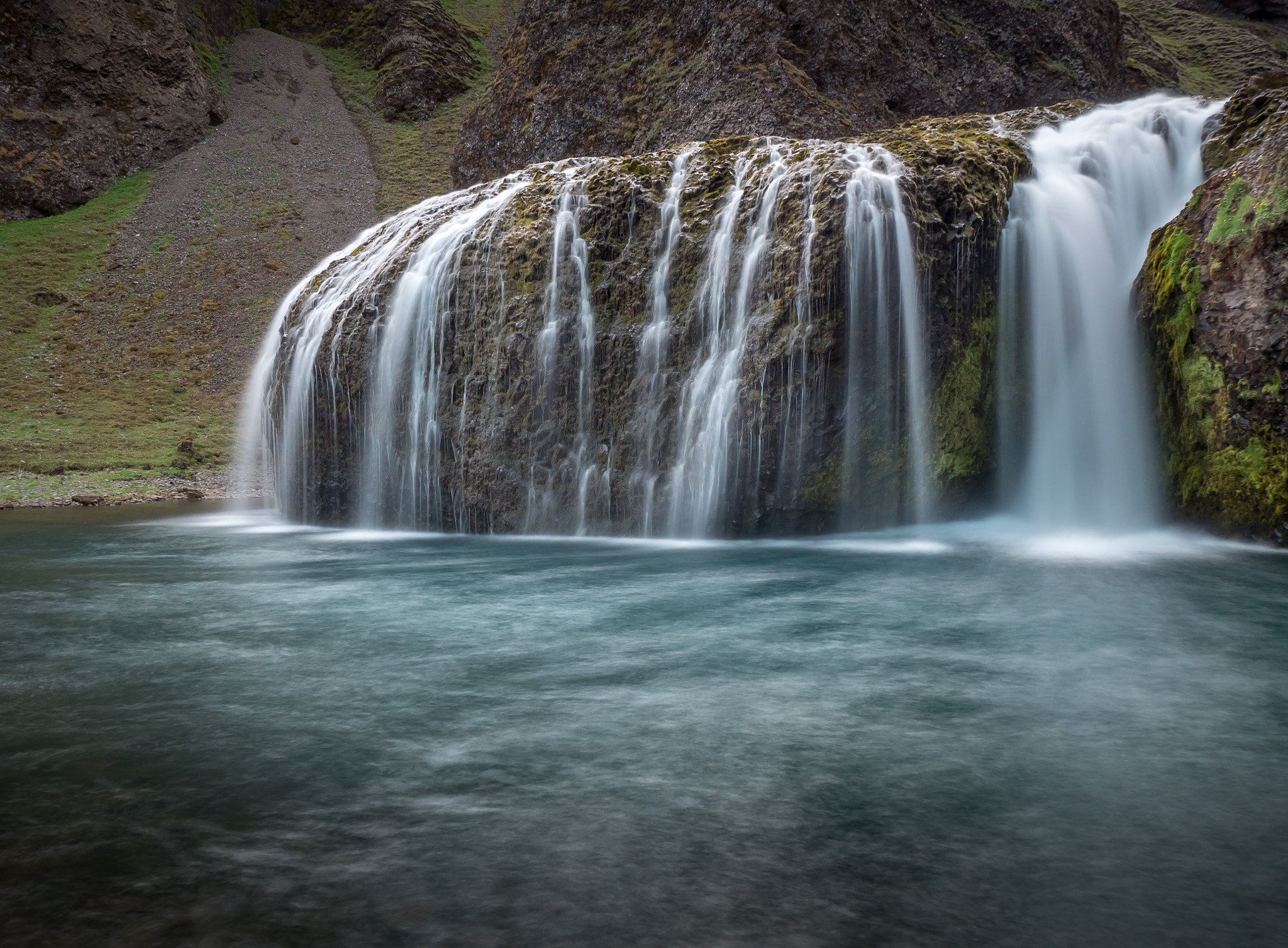 Panasonic Lumix DMC-GH4 + Panasonic Lumix G 14mm F2.5 ASPH sample photo. Small waterfall photography