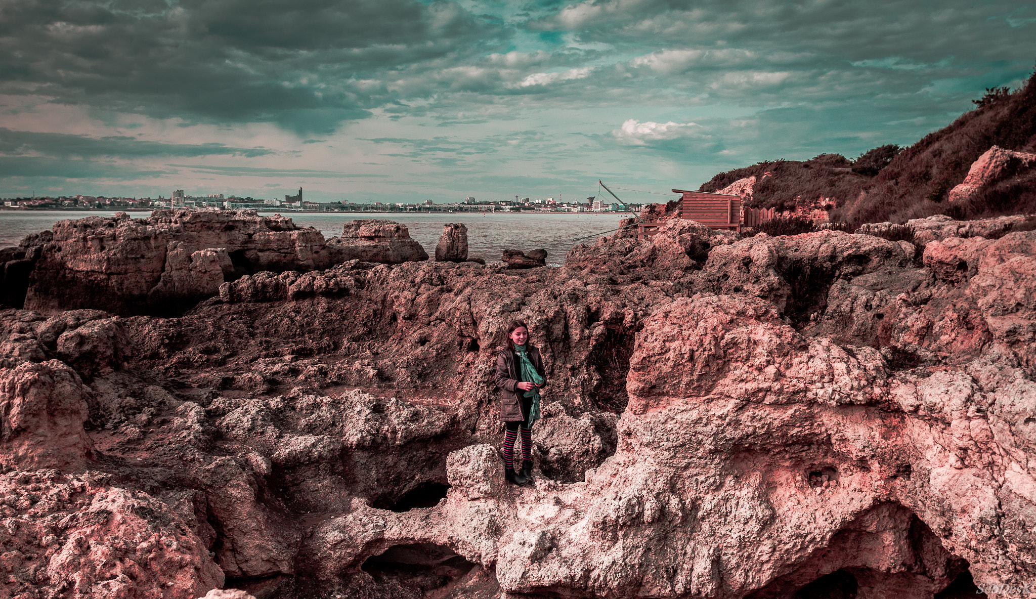 Canon EOS 700D (EOS Rebel T5i / EOS Kiss X7i) + Canon EF 20mm F2.8 USM sample photo. Rocks, ocean and sky photography