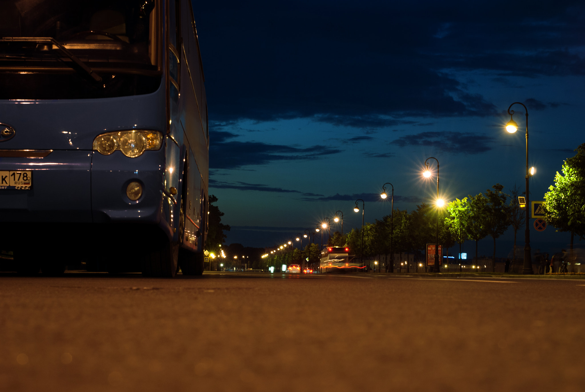 Nikon D3000 + Nikon AF-S Nikkor 50mm F1.4G sample photo. Embankment photography