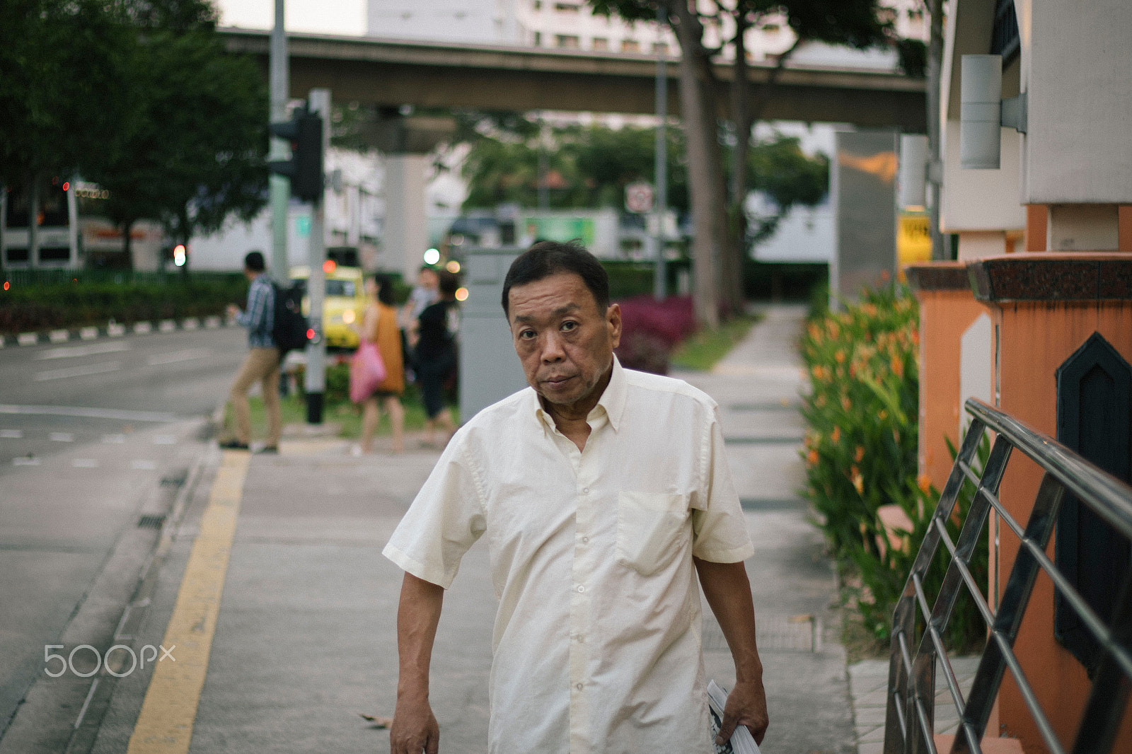 Canon EOS 7D Mark II + Canon EF 50mm F1.8 II sample photo. Yellow man photography