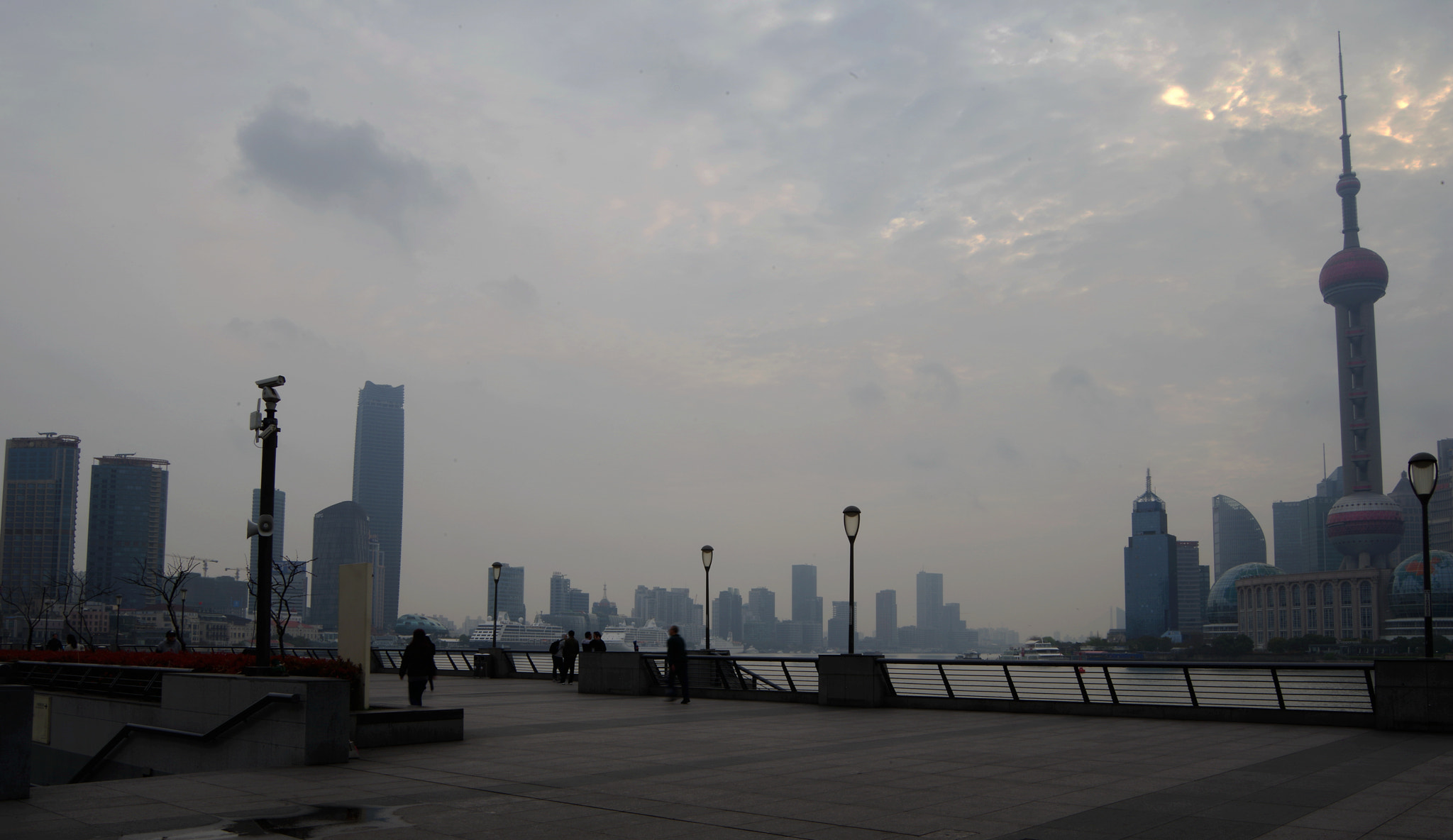 Pentax 645Z + smc PENTAX-FA 645 33-55mm F4.5 AL sample photo. The bund in shanghai photography