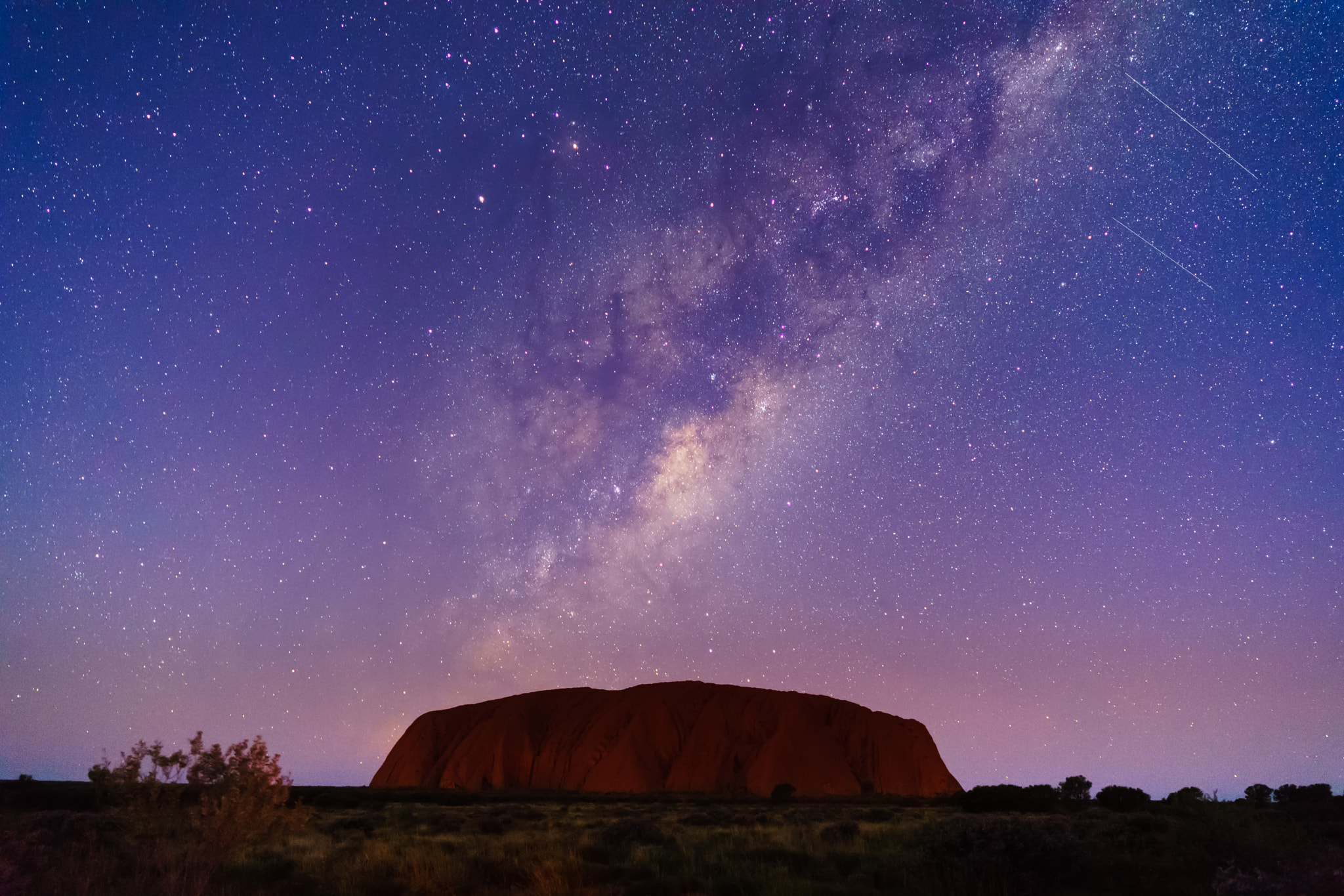 Sony a7 II + ZEISS Batis 25mm F2 sample photo. Milky way over uluru photography