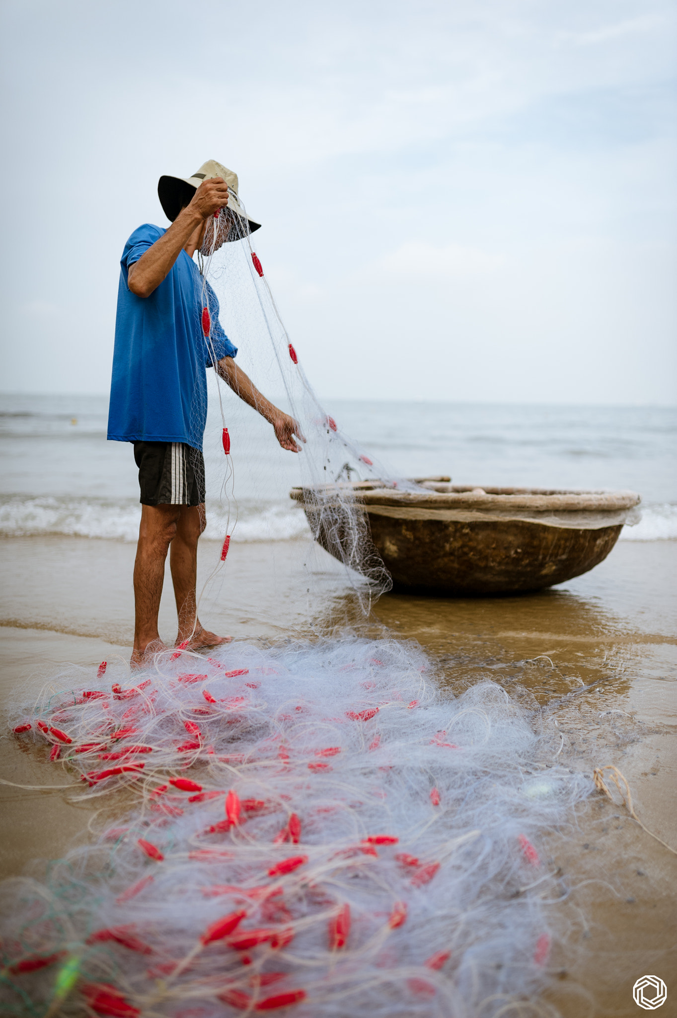 Nikon D3S + Sigma 35mm F1.4 DG HSM Art sample photo. Late catching photography