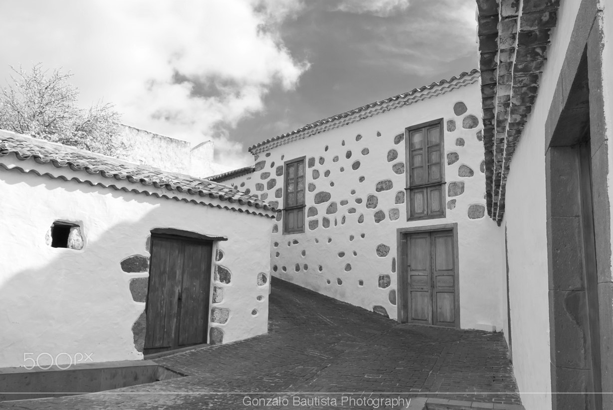 Nikon D40X sample photo. Walking by a small village. photography
