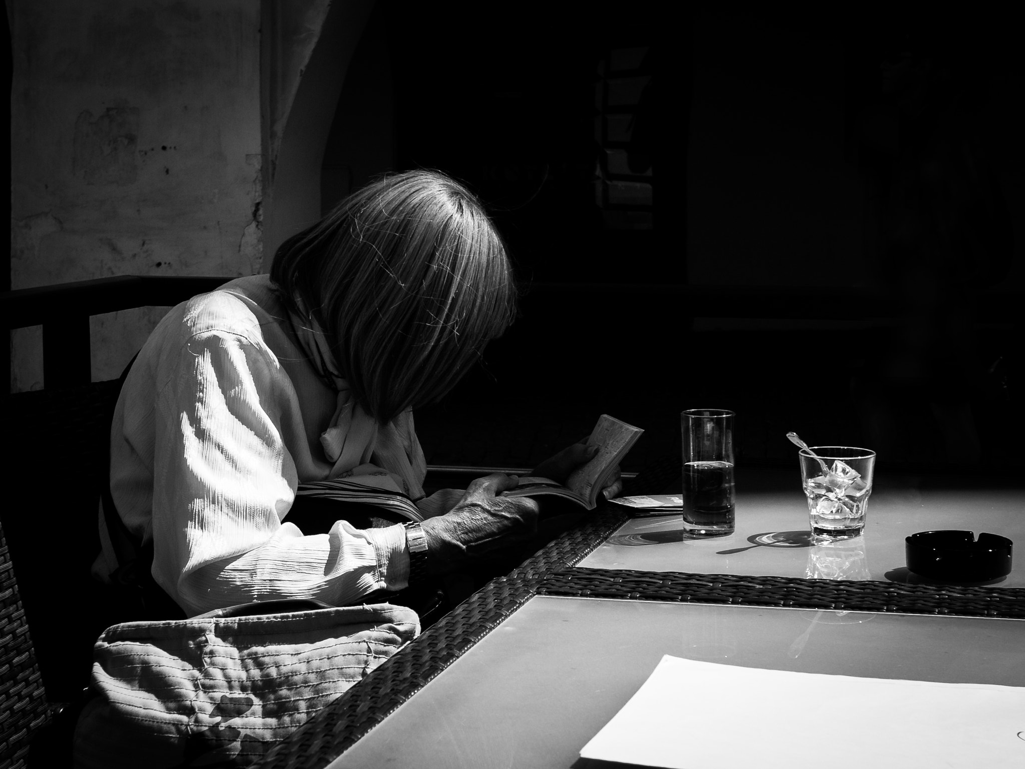Panasonic Lumix DMC-GF7 + LUMIX G 20/F1.7 II sample photo. Pause photography
