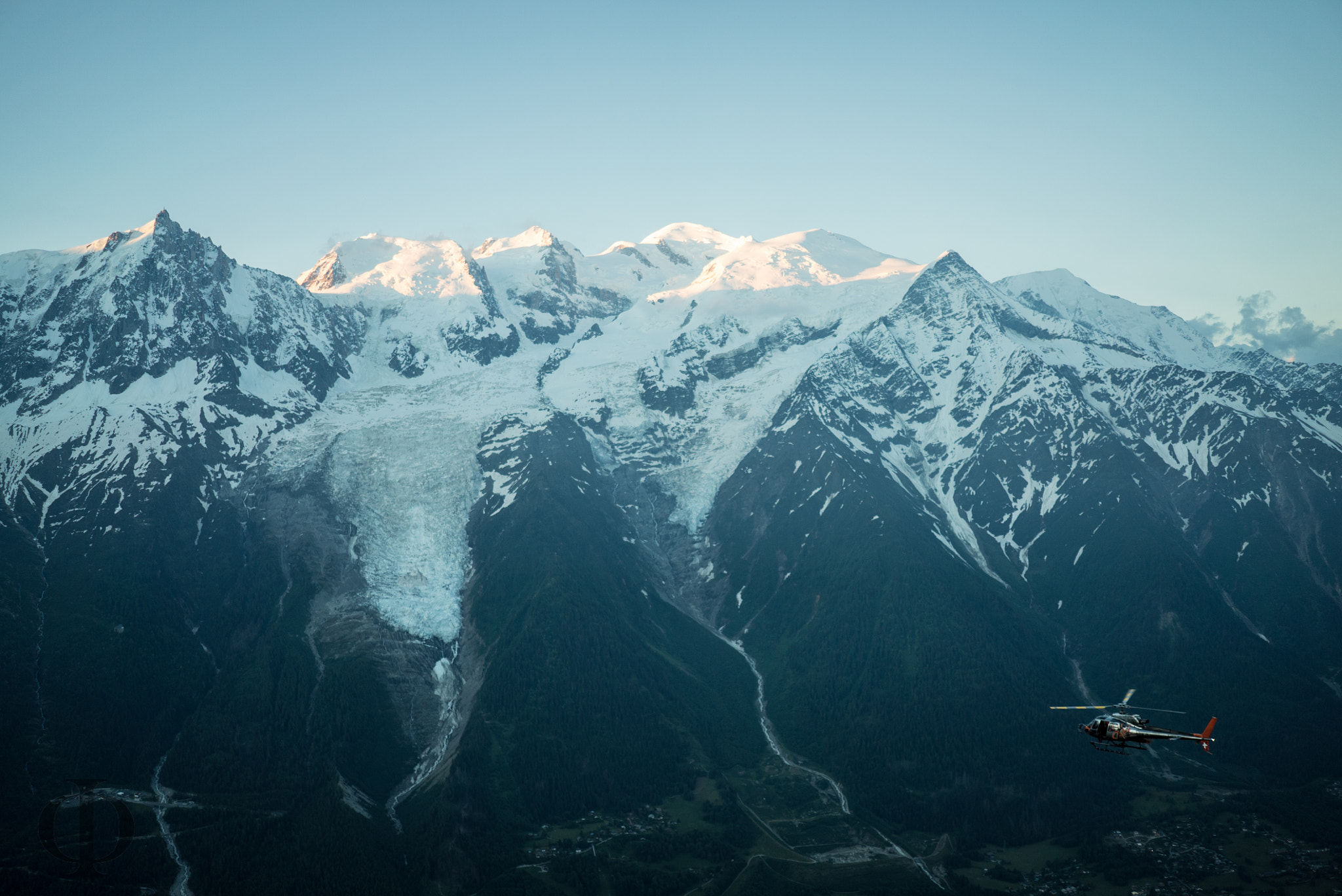Sony FE 28mm F2 sample photo. Walking with helicopters photography