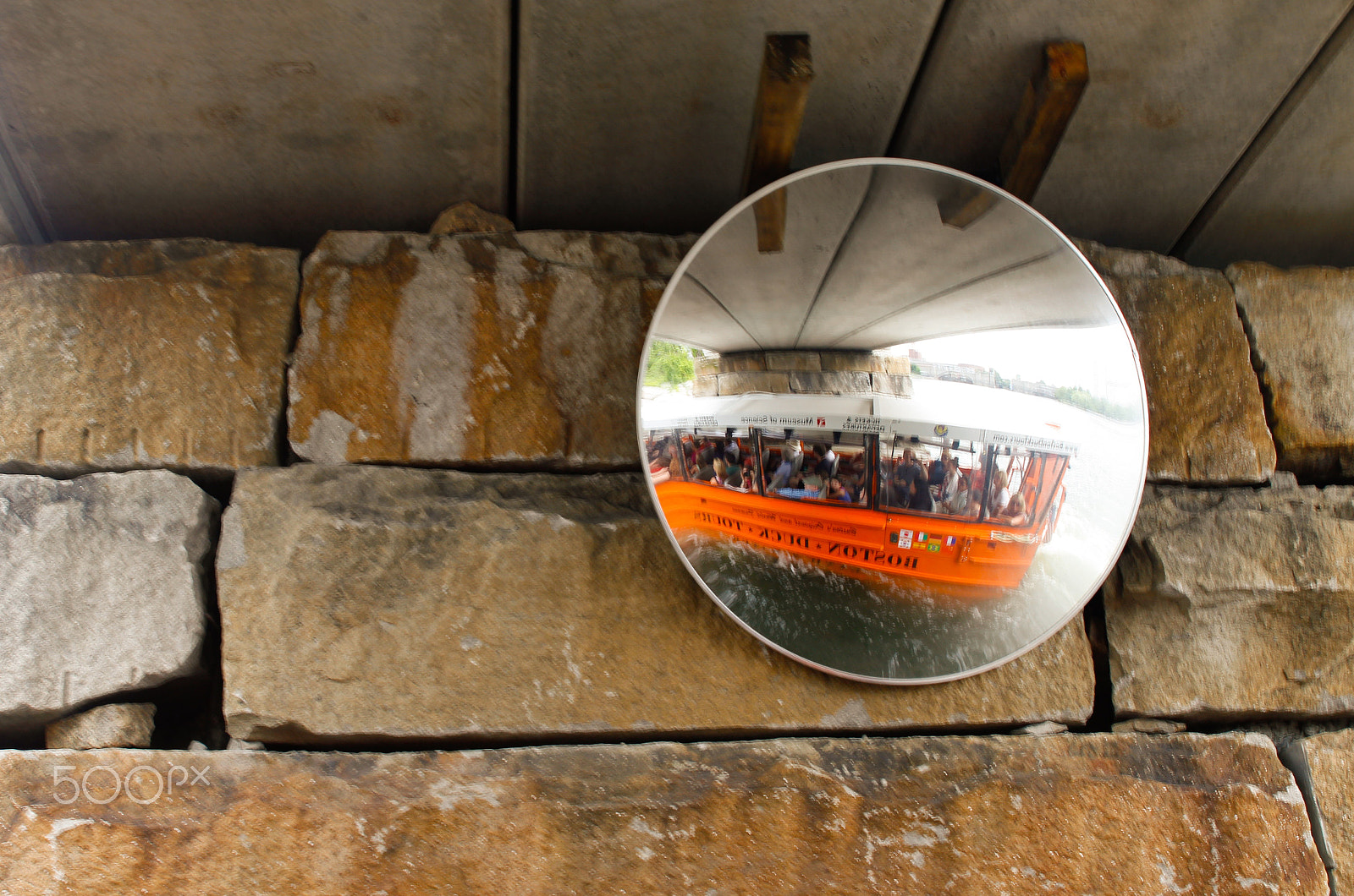 Canon 24-70mm sample photo. "duck" in the mirror - boston - sightseeing tour with a w.w.ii style amphibious landing vehicle photography