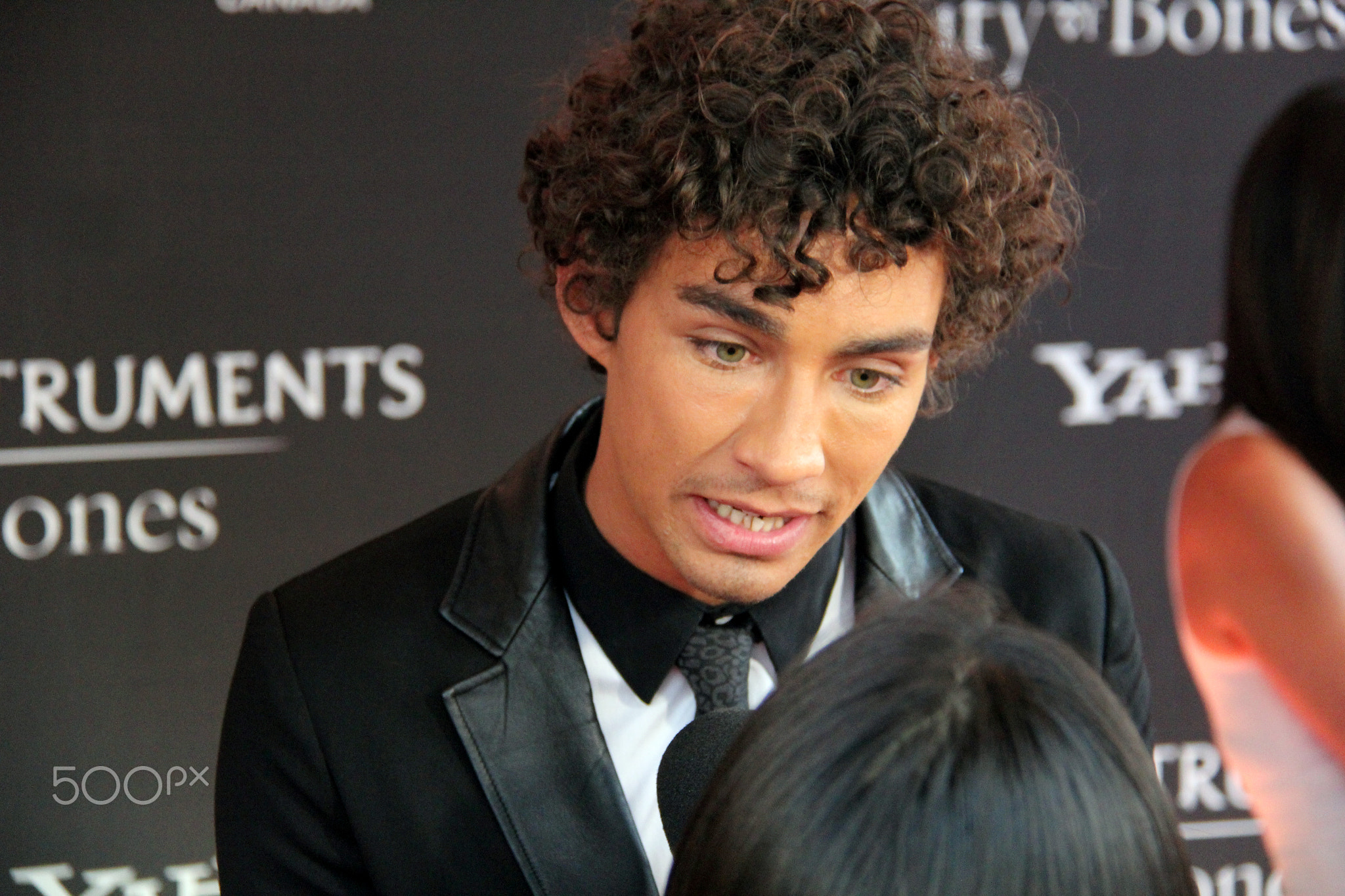 Robert Sheehan