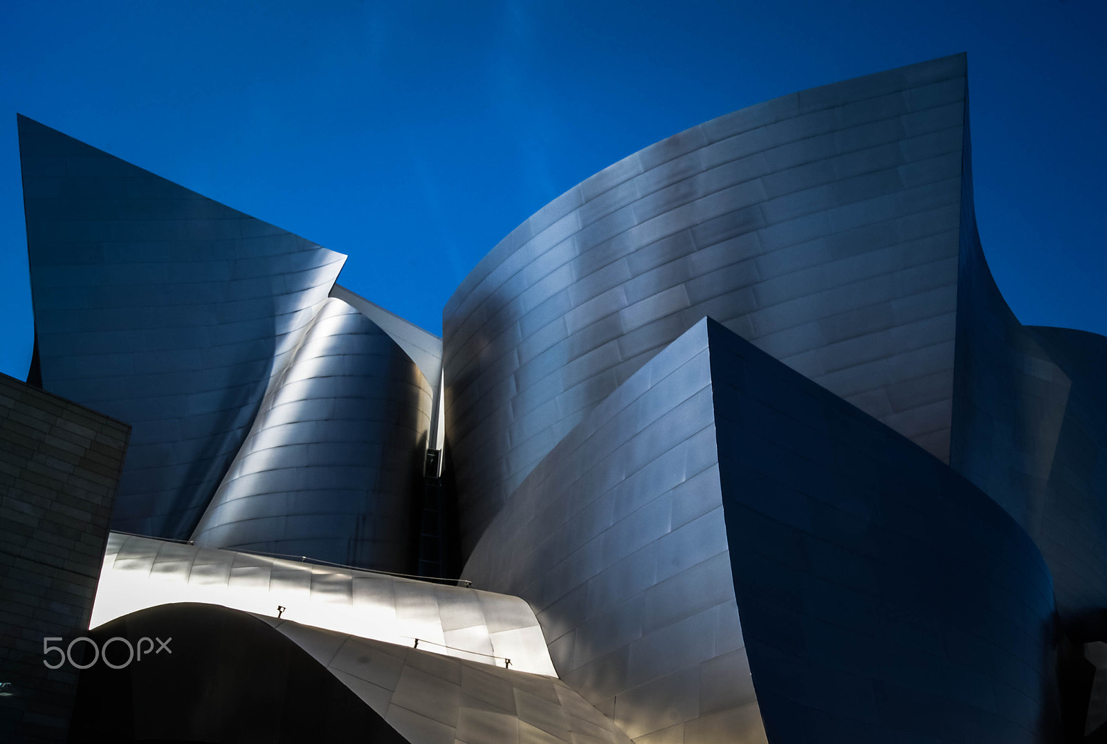 Sony Alpha DSLR-A550 + Sony DT 18-55mm F3.5-5.6 SAM sample photo. The walt disney concert hall photography