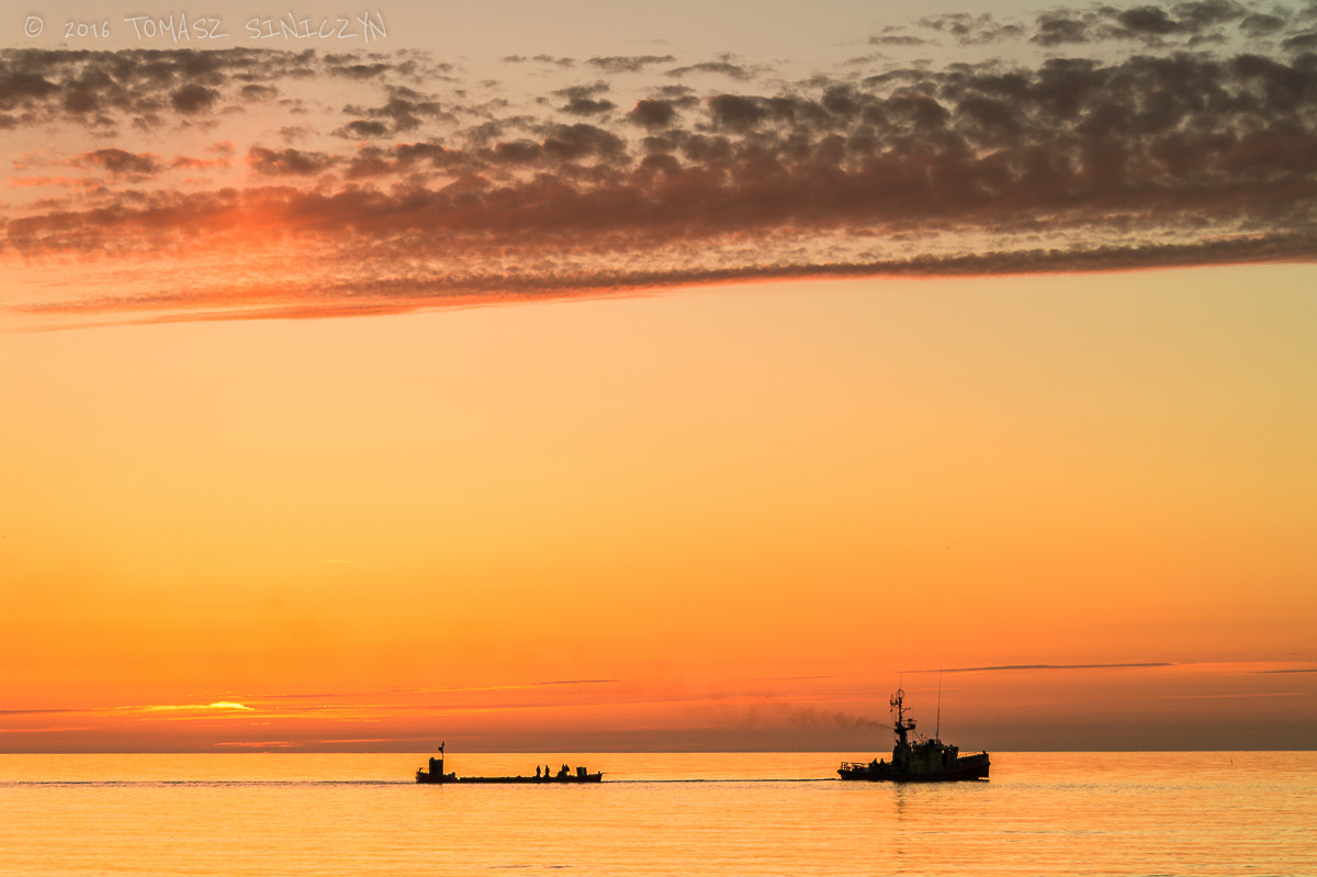 Samsung NX 50-200mm F4-5.6 ED OIS sample photo. Fishing boat photography