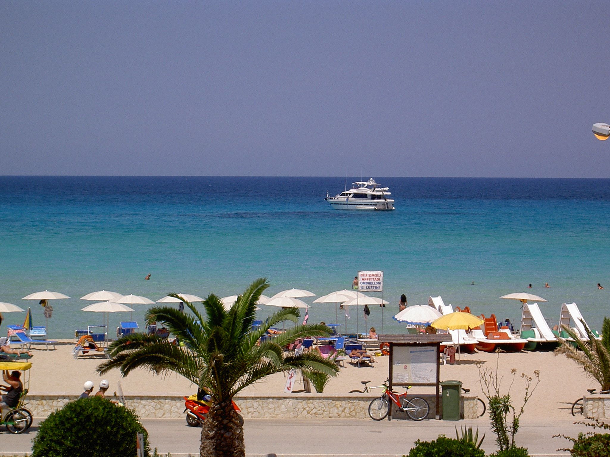KONICA MINOLTA DIGITAL CAMERA KD-310Z sample photo. San vito lo capo spiaggia del paese photography