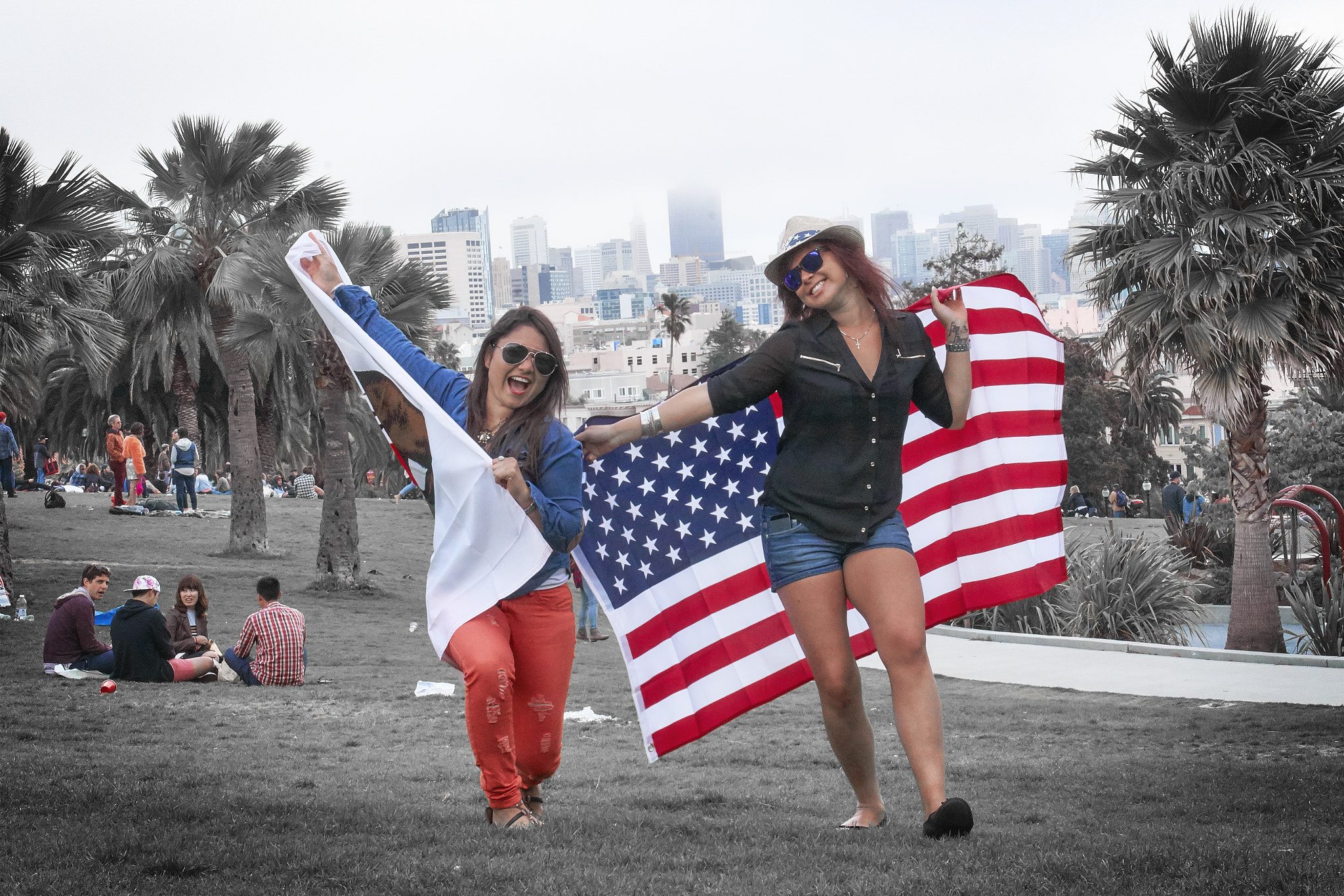 Sony a7R II + Sony E 18-200mm F3.5-6.3 OSS sample photo. 4th of july at dolores park photography