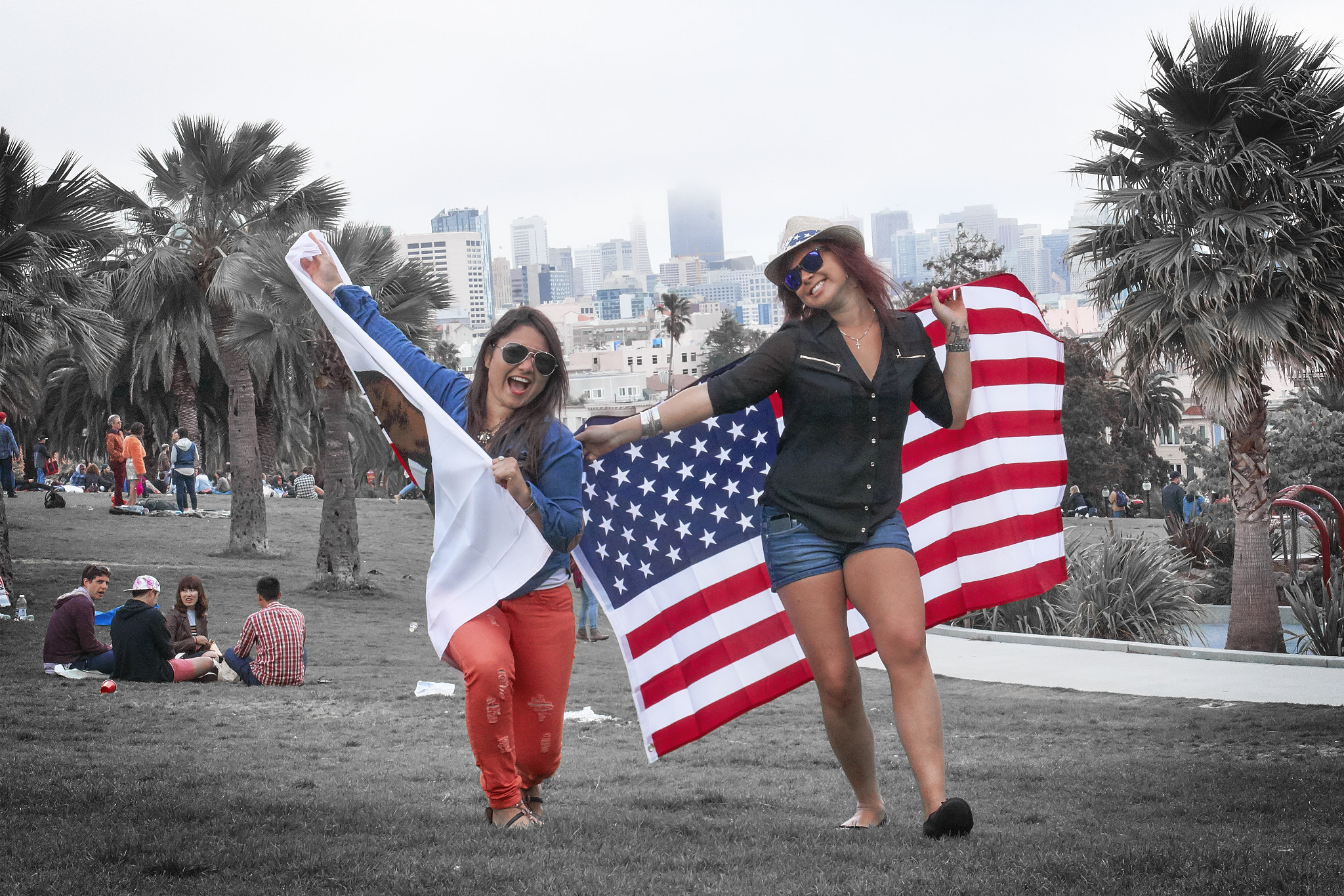 Sony E 18-200mm F3.5-6.3 OSS sample photo. 4th of july at dolores park photography