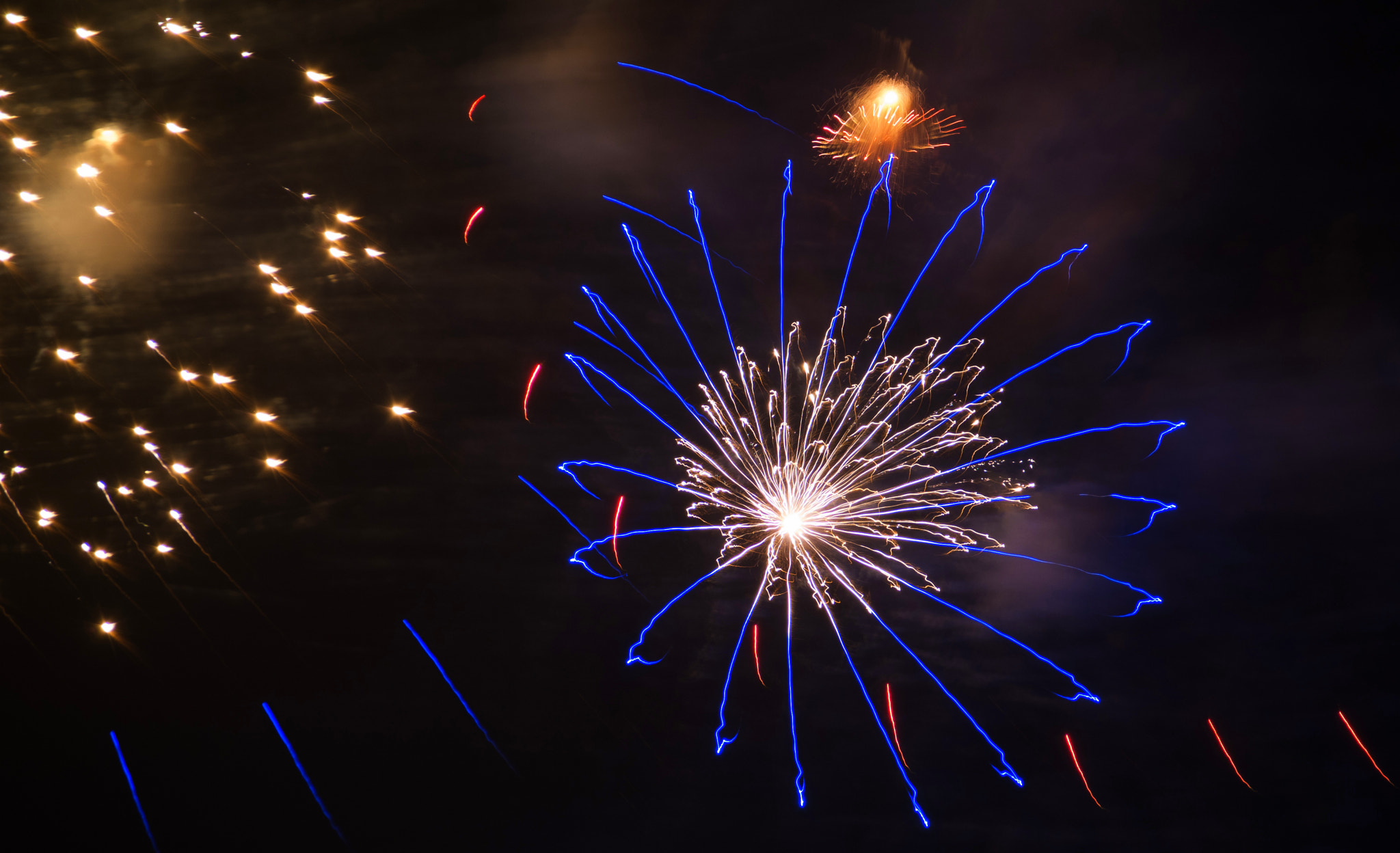 Nikon D700 + AF Nikkor 70-210mm f/4-5.6 sample photo. Fireworks, 2016 photography