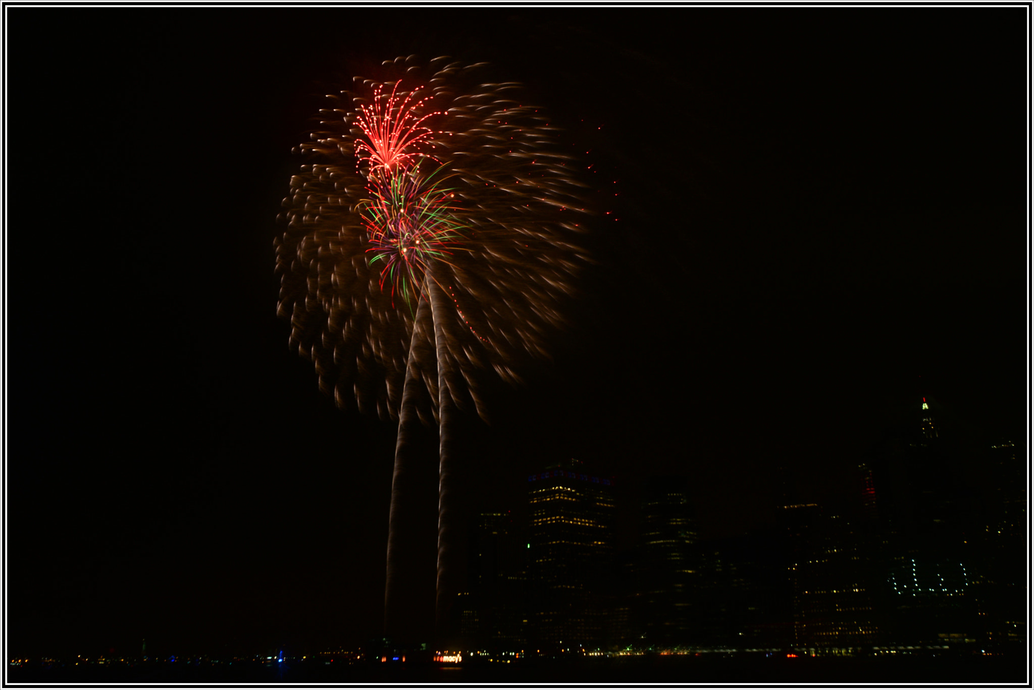 Tokina AT-X 17-35mm F4 Pro FX sample photo. 2016 macy's 4th of july fireworks display ny photography