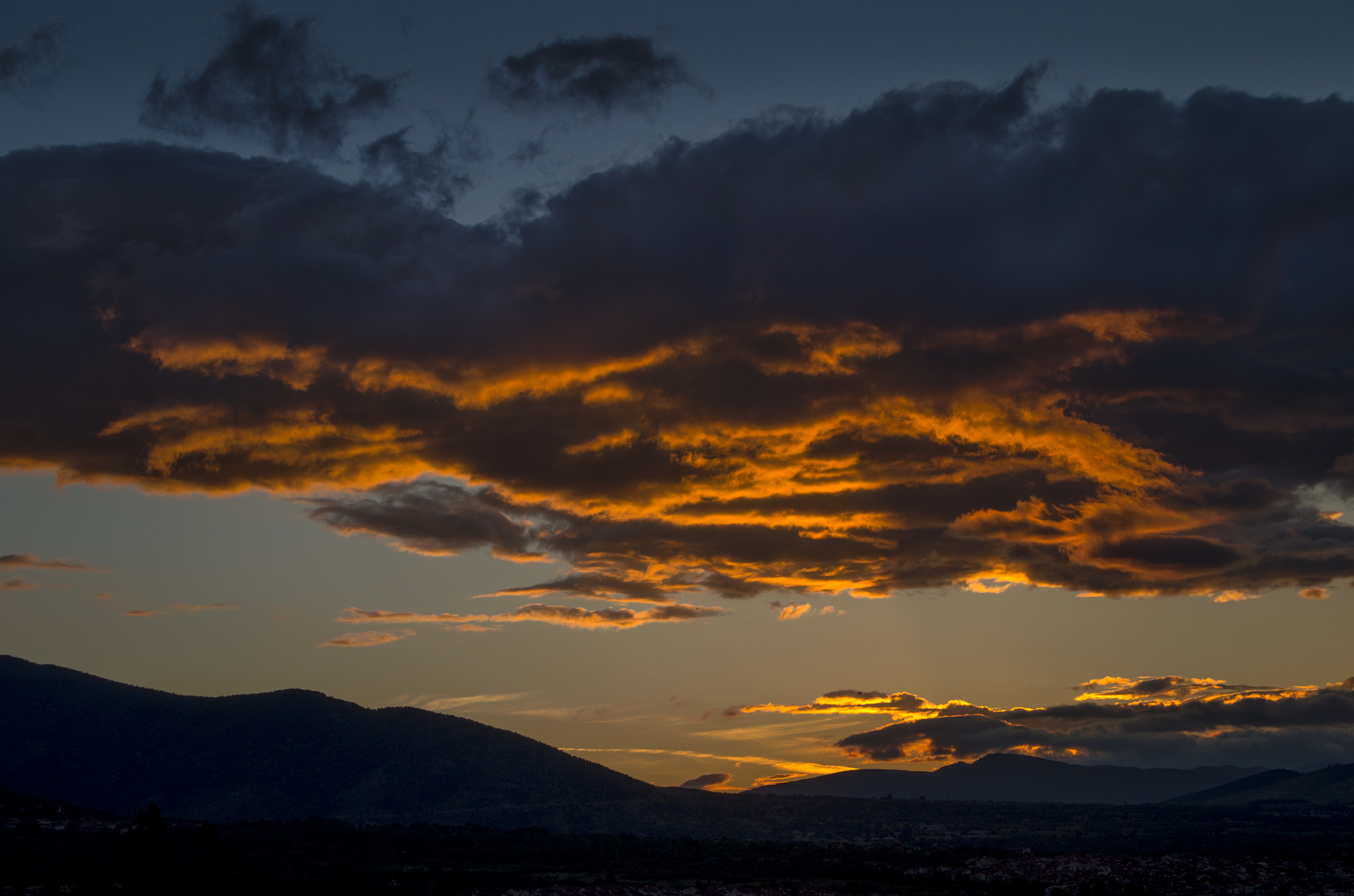 Pentax K-01 + Sigma 18-250mm F3.5-6.3 DC OS HSM sample photo. Fire on the sky photography