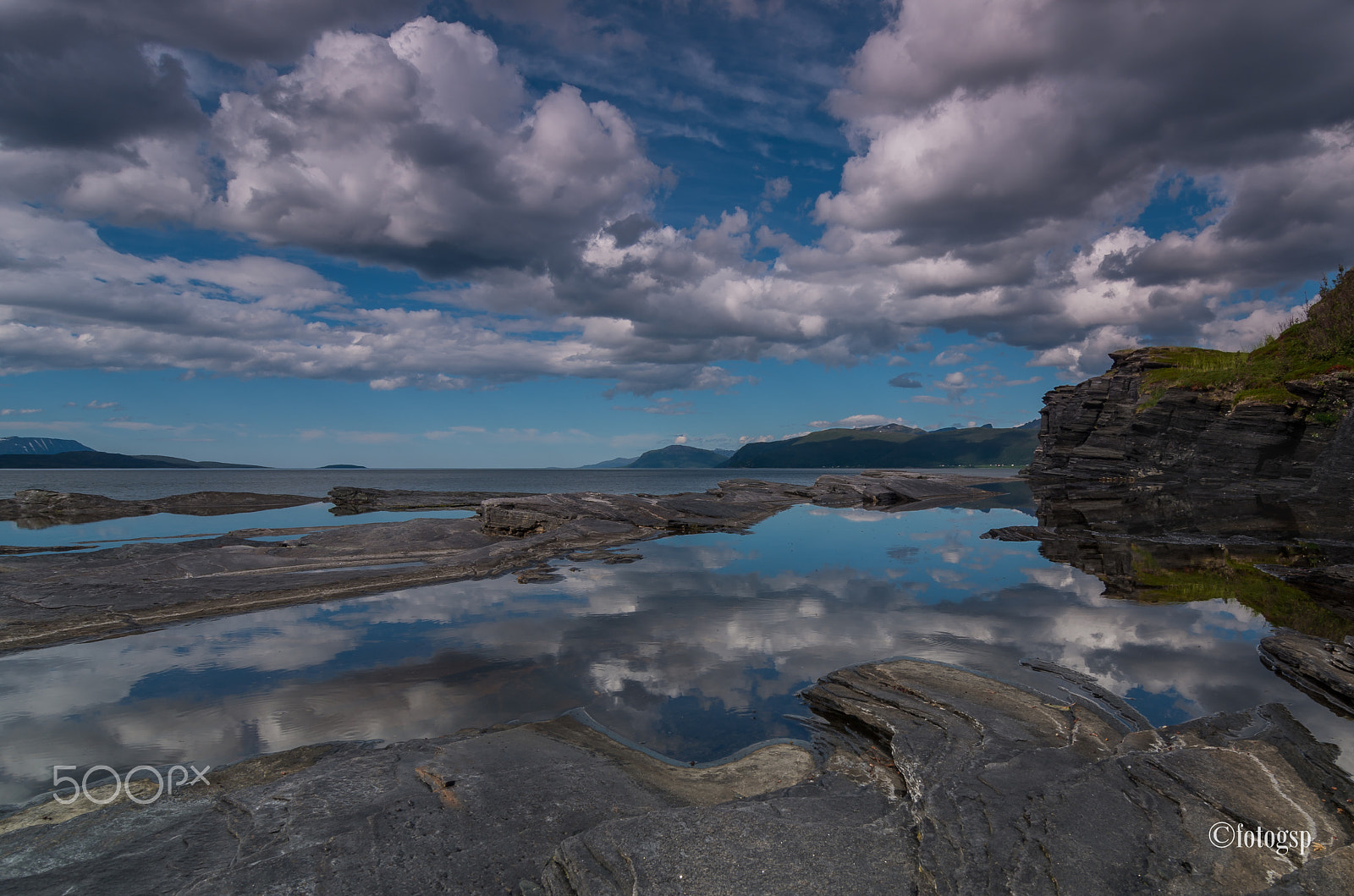 Pentax K-5 IIs + Pentax smc DA 12-24mm F4.0 ED AL (IF) sample photo. Reflection photography