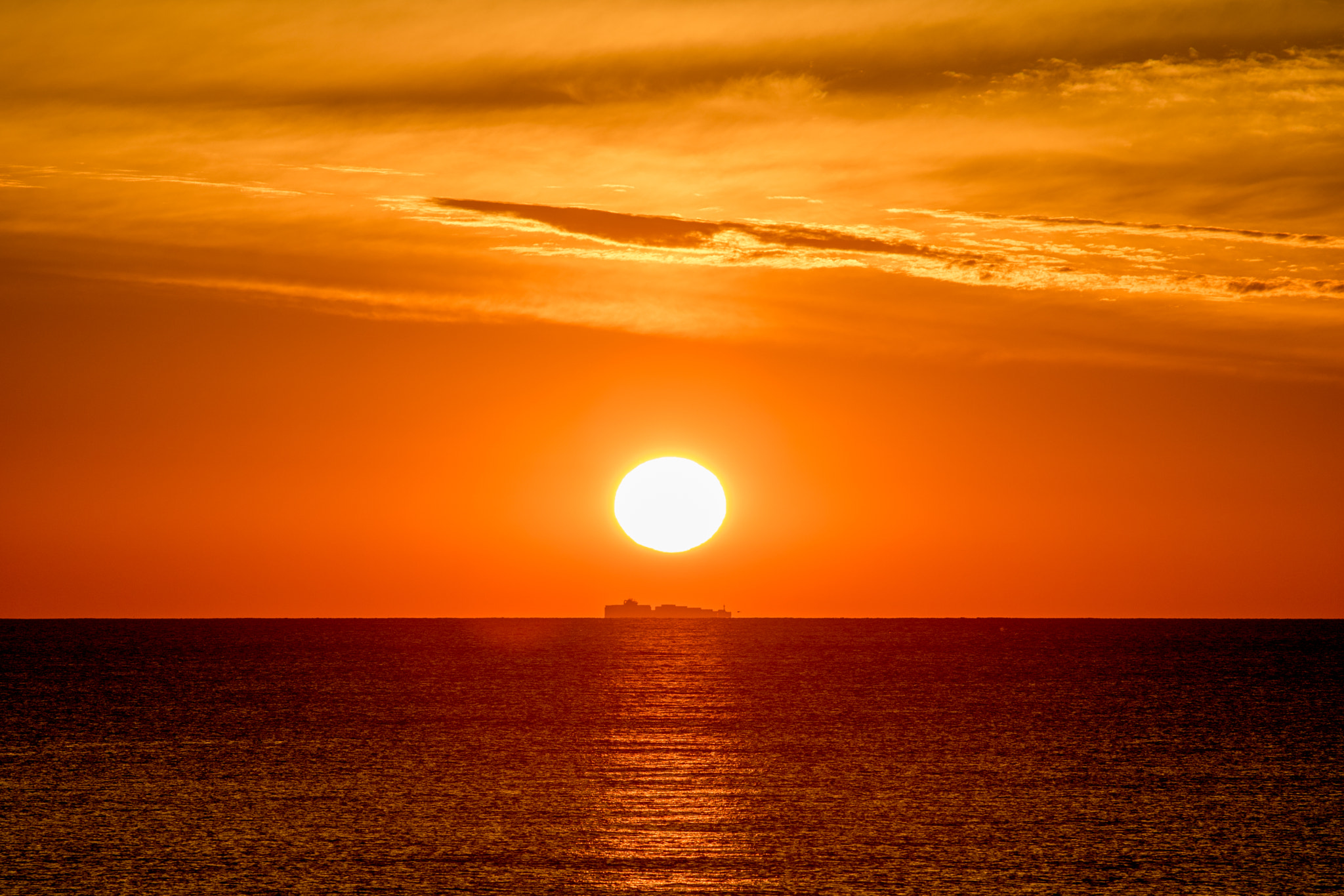 Canon EOS 760D (EOS Rebel T6s / EOS 8000D) + Canon EF 70-200mm F4L USM sample photo. Sunrise shipment photography