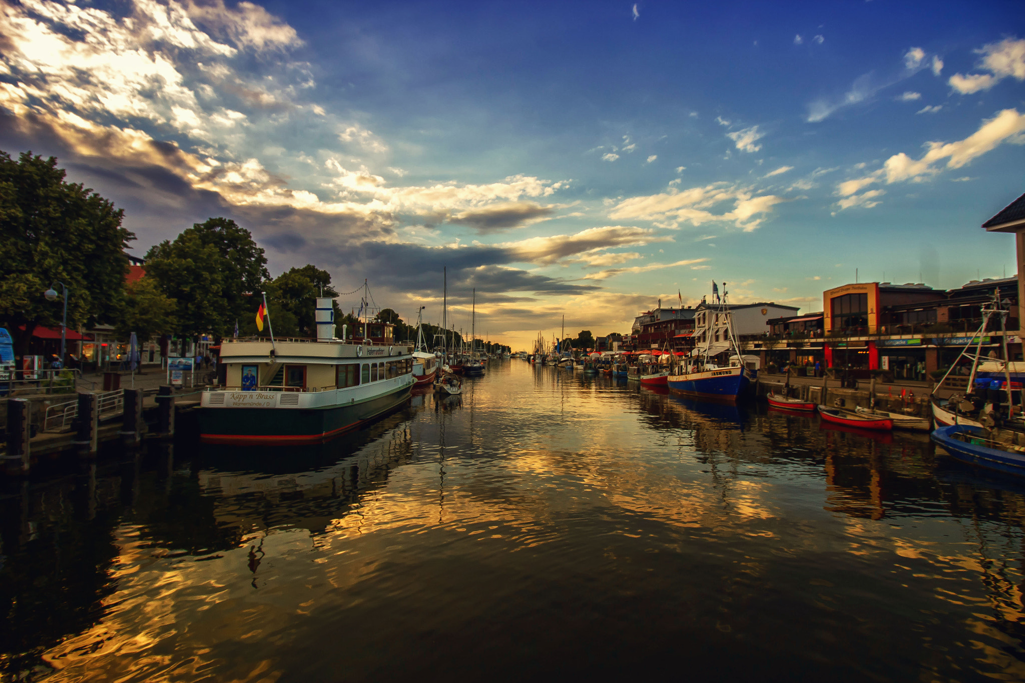 Canon EF-S 10-18mm F4.5–5.6 IS STM sample photo. Am strom photography