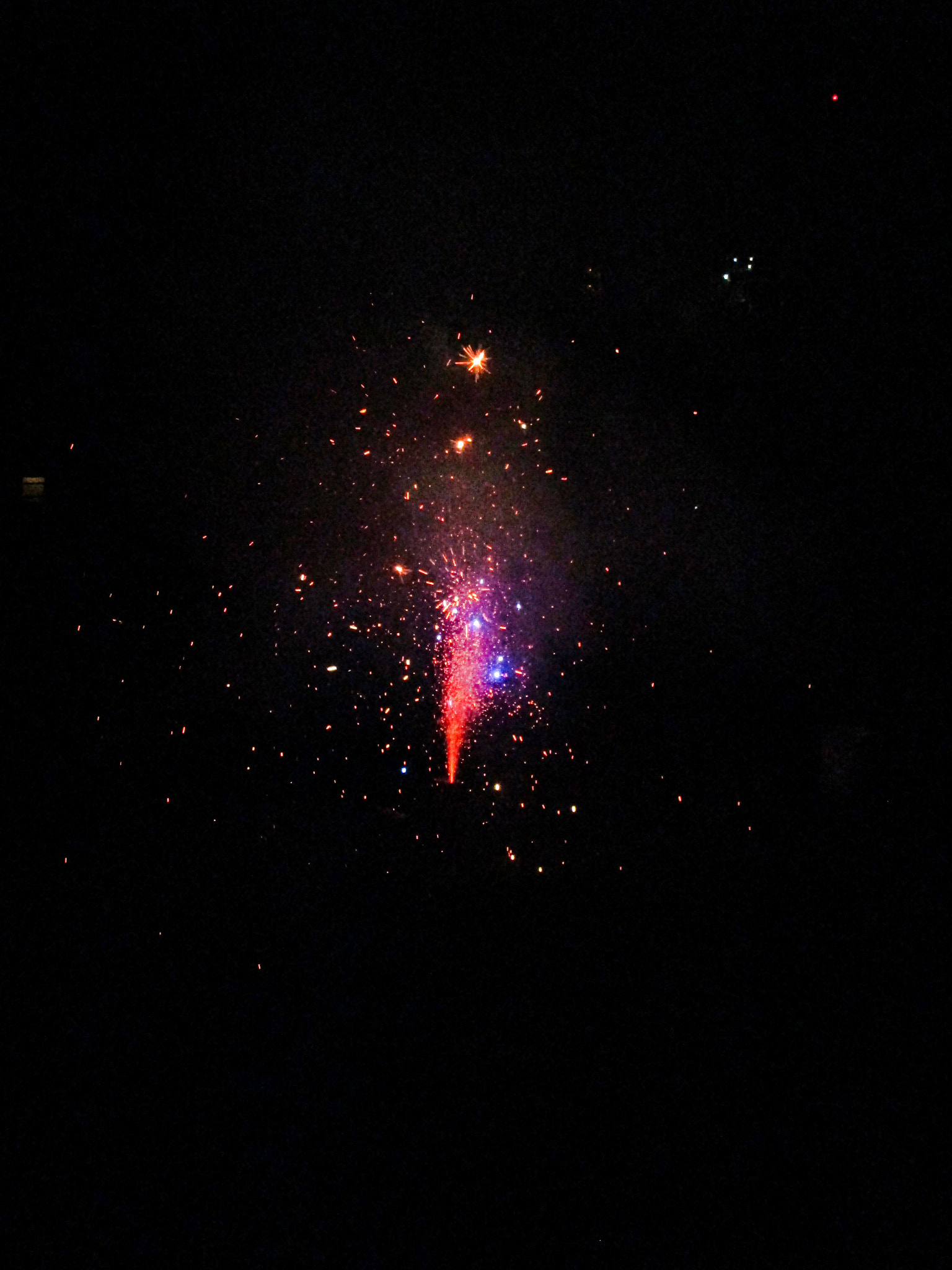 Canon PowerShot ELPH 160 (IXUS 160 / IXY 150) sample photo. Tiny fireworks photography