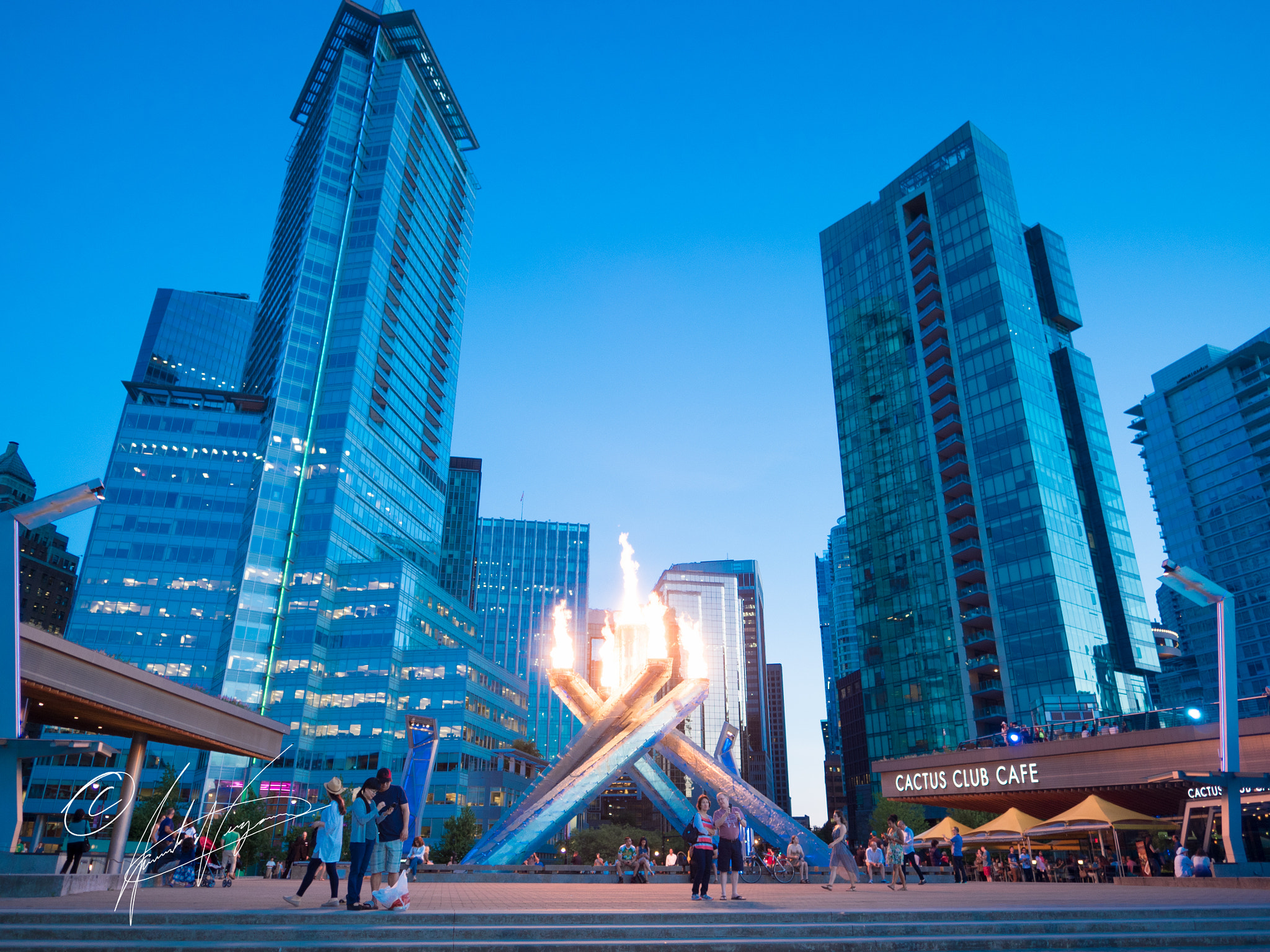Olympus OM-D E-M5 II + OLYMPUS M.12mm F2.0 sample photo. Downtown vancouver at dusk photography
