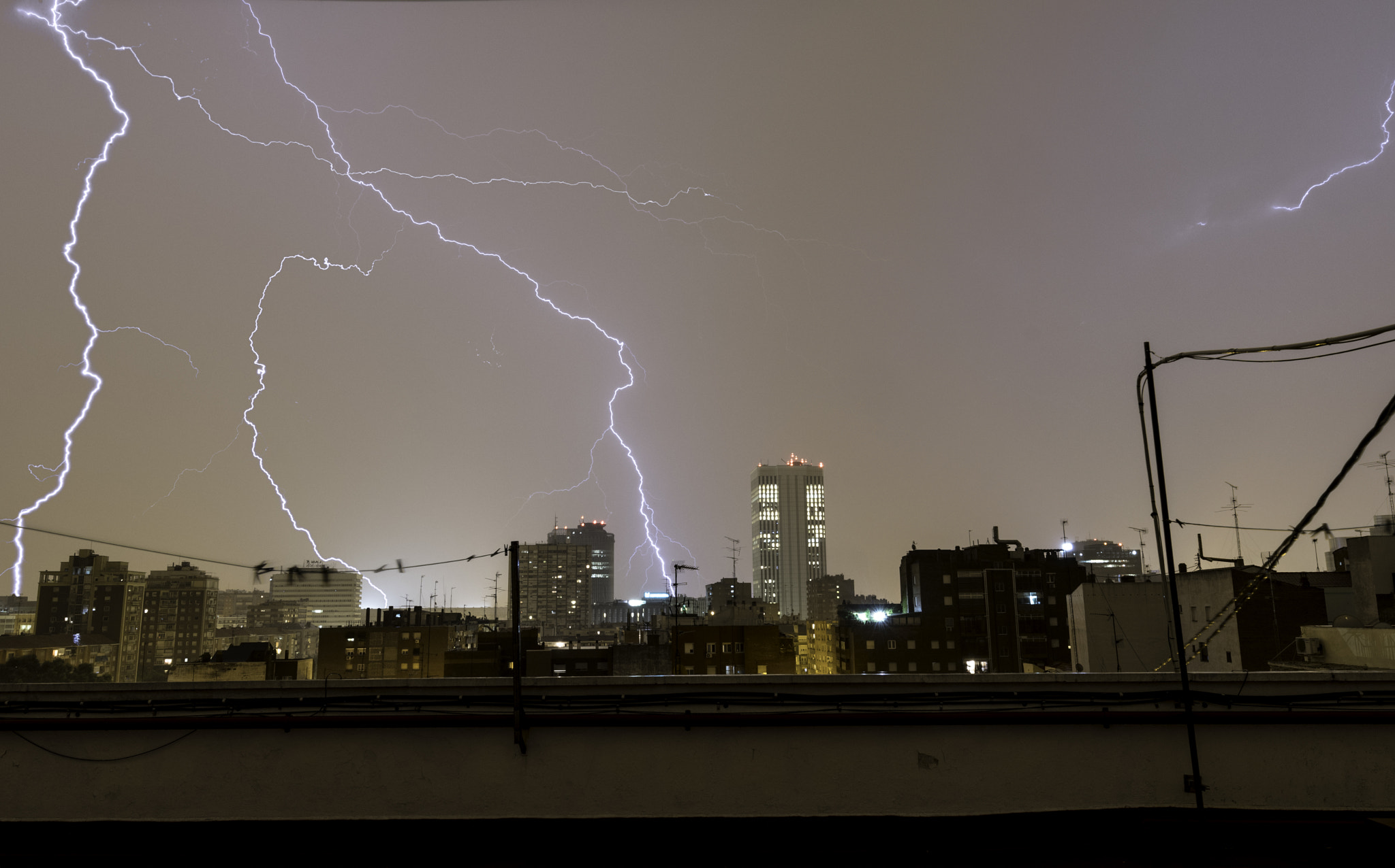 Nikon AF-S Nikkor 14-24mm F2.8G ED sample photo. Relámpagos sobre madrid photography